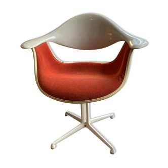 DAF Georges Nelson chair for Herman Miller. Foot la Fonda.
