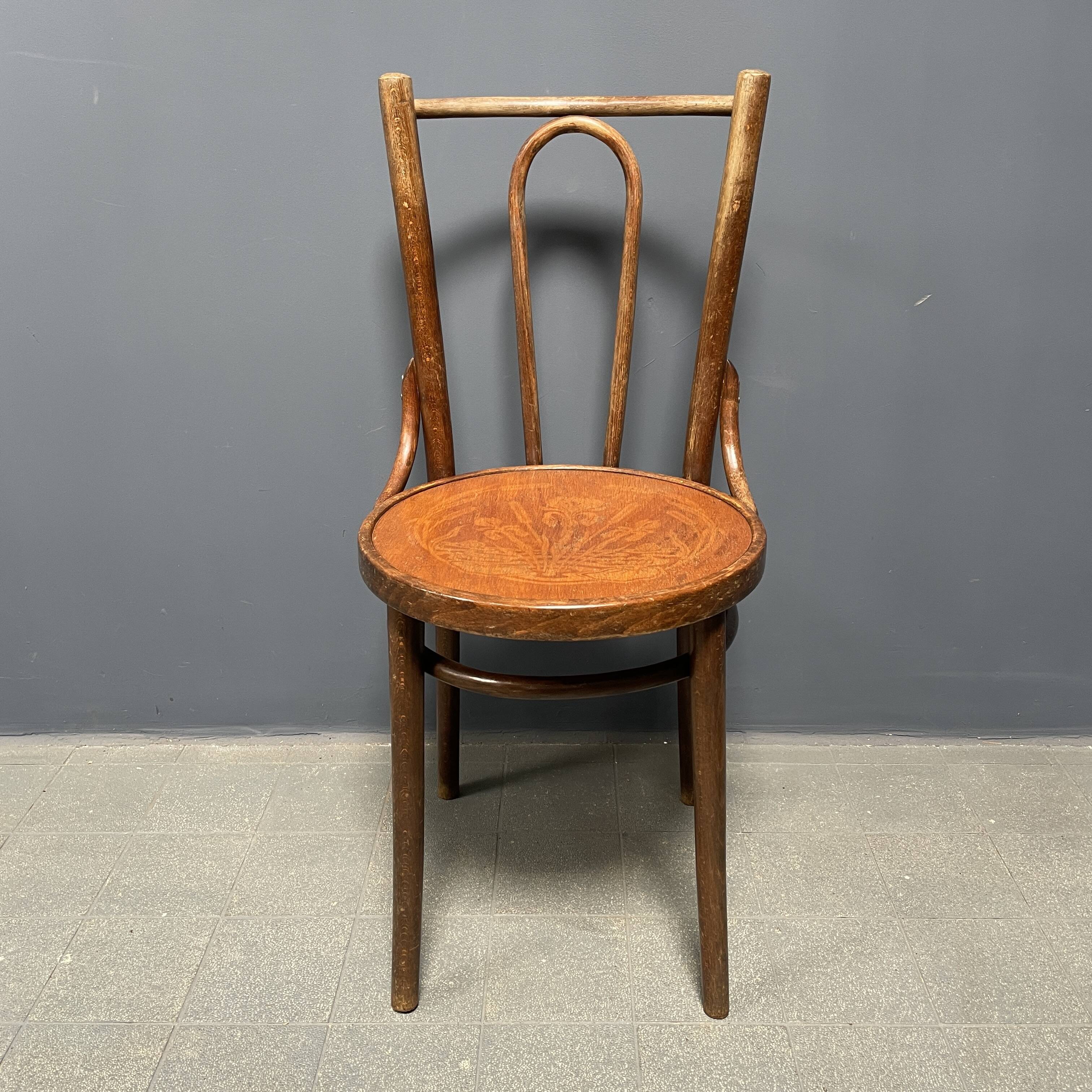 Set of 4 French Cafe Chairs with Graceful Seats