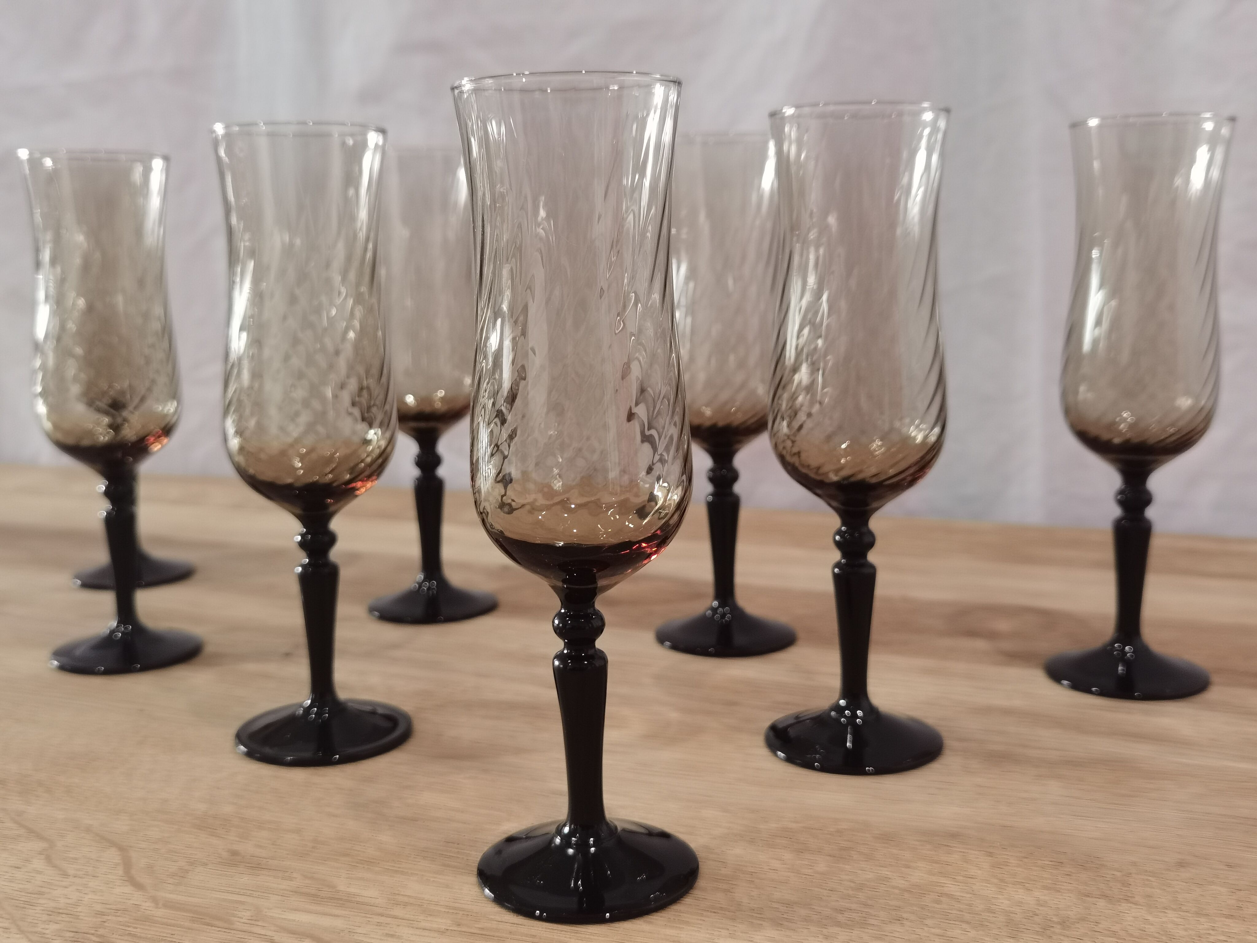 8 vintage smoked champagne flutes with black feet Arcoroc