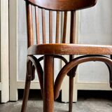 Chaise bistrot en bois foncé et noir