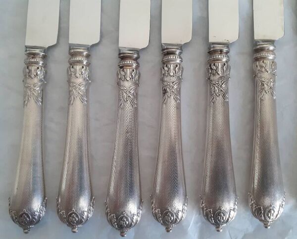 12 couteaux manche en argent fourré