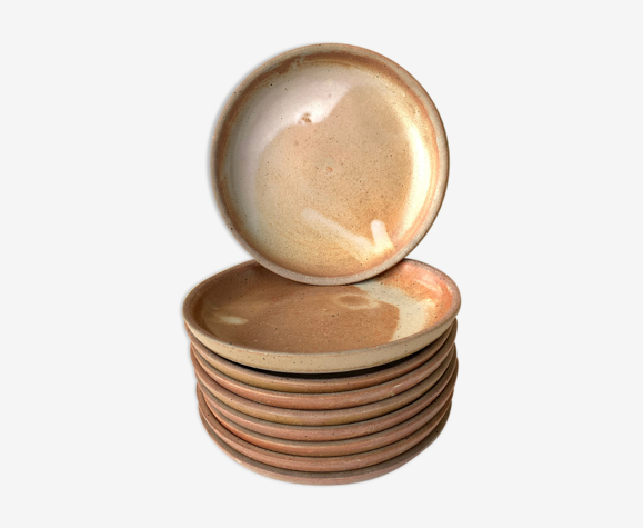 9 assiettes en grès vintage