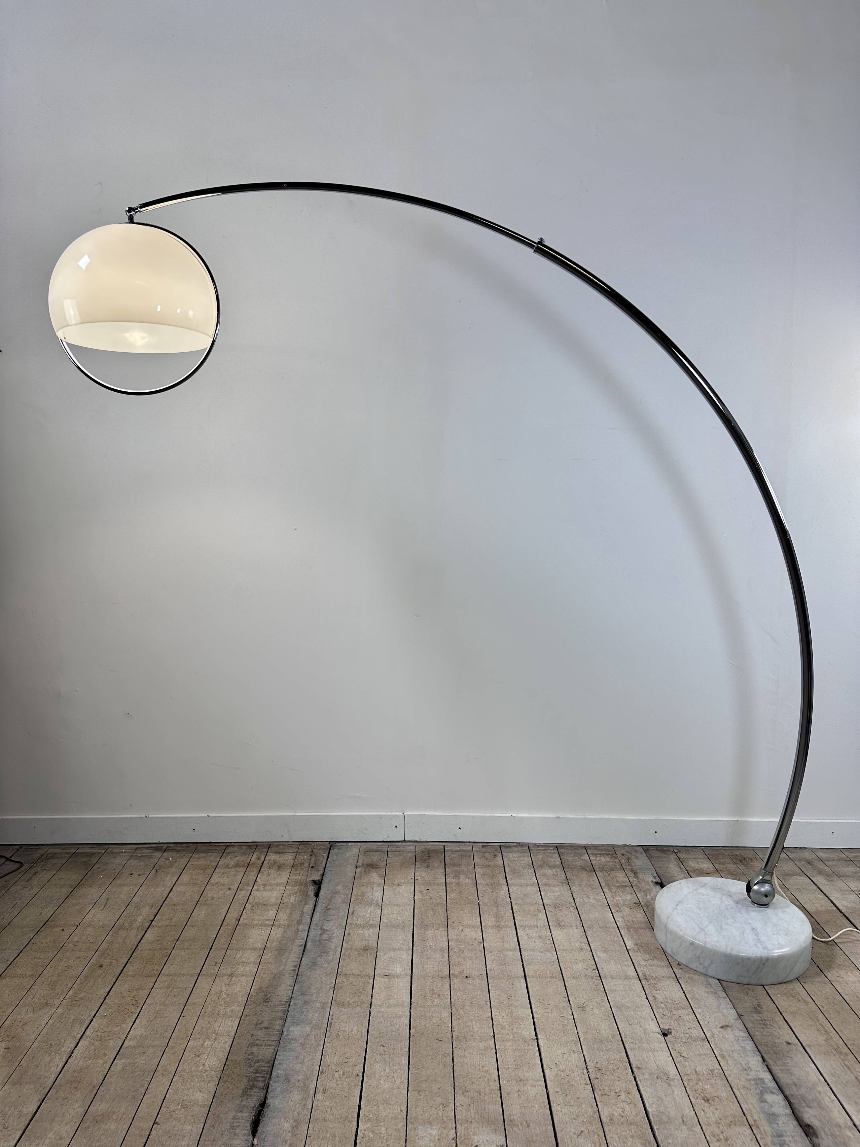 Lampadaire arc télescopique goffredo reggiani italie 1970