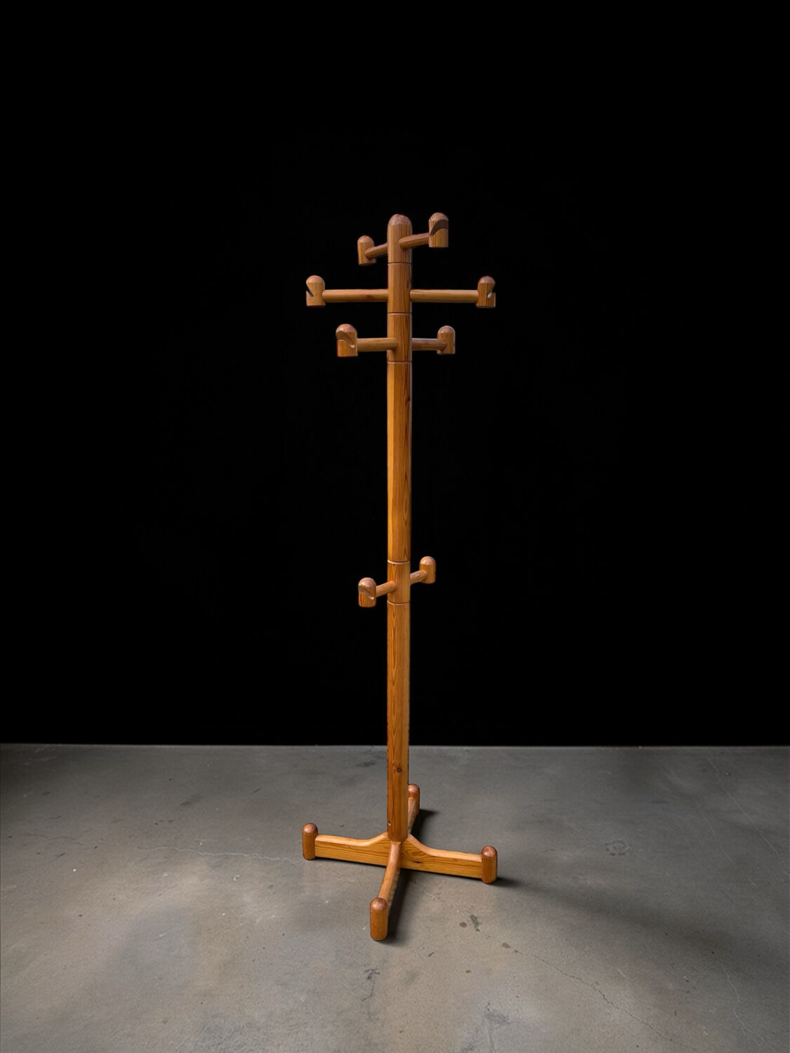 Coat rack in pine 1970