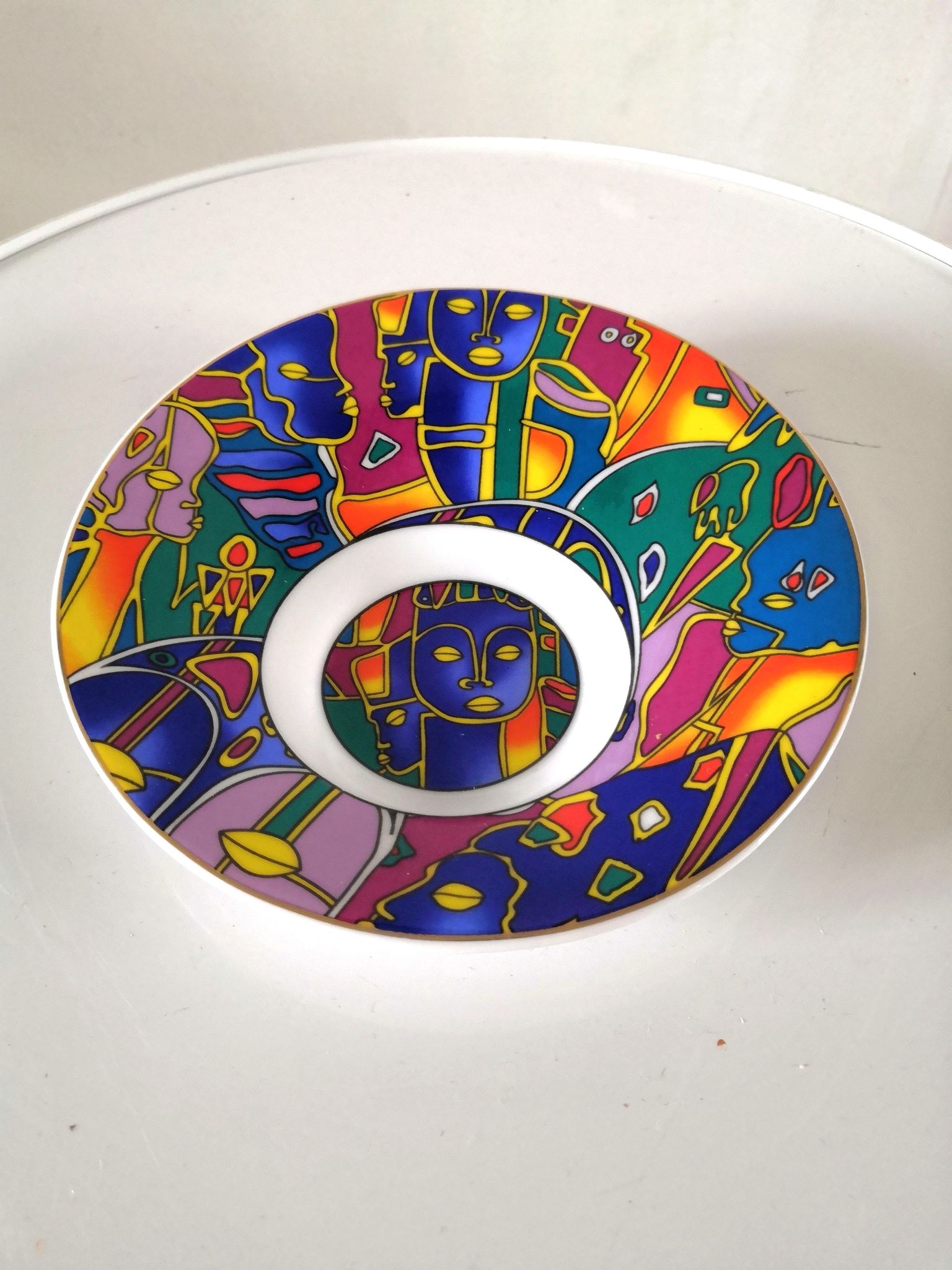 So French design saucer, décor of the Galion