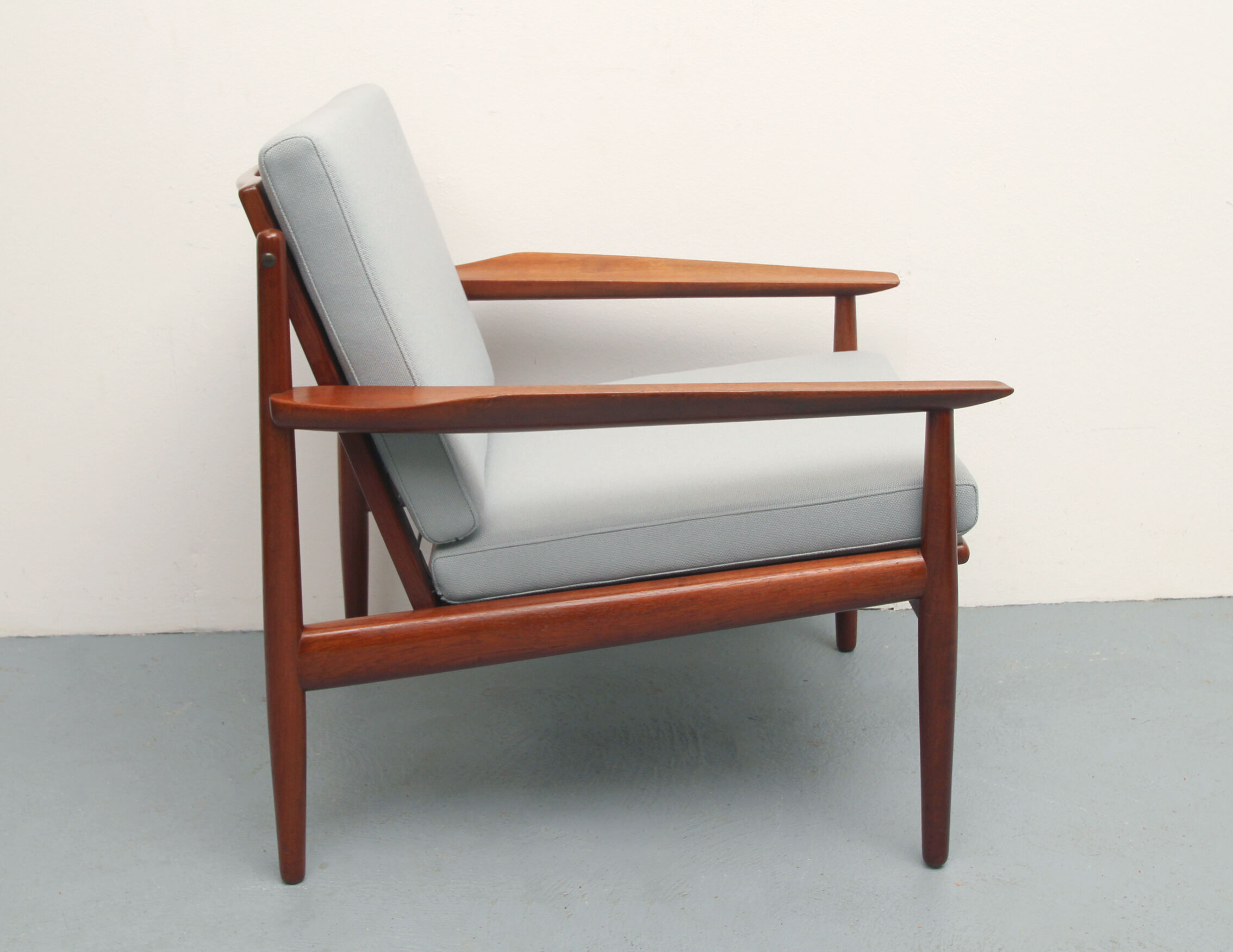 Fauteuil teck des années 1960 en gris, Arne Vodder