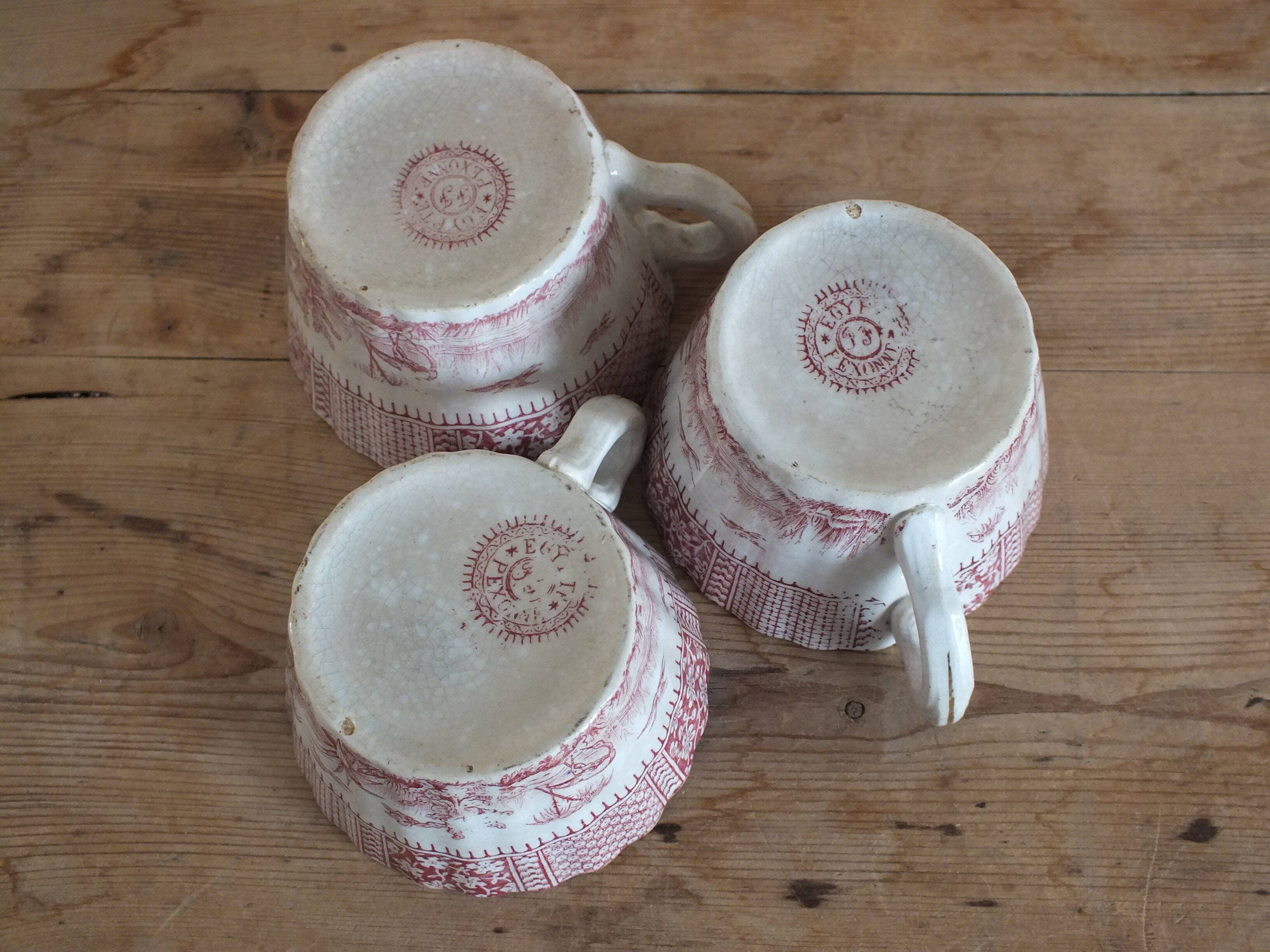 3 old Pexonne cups, Egyptian decor