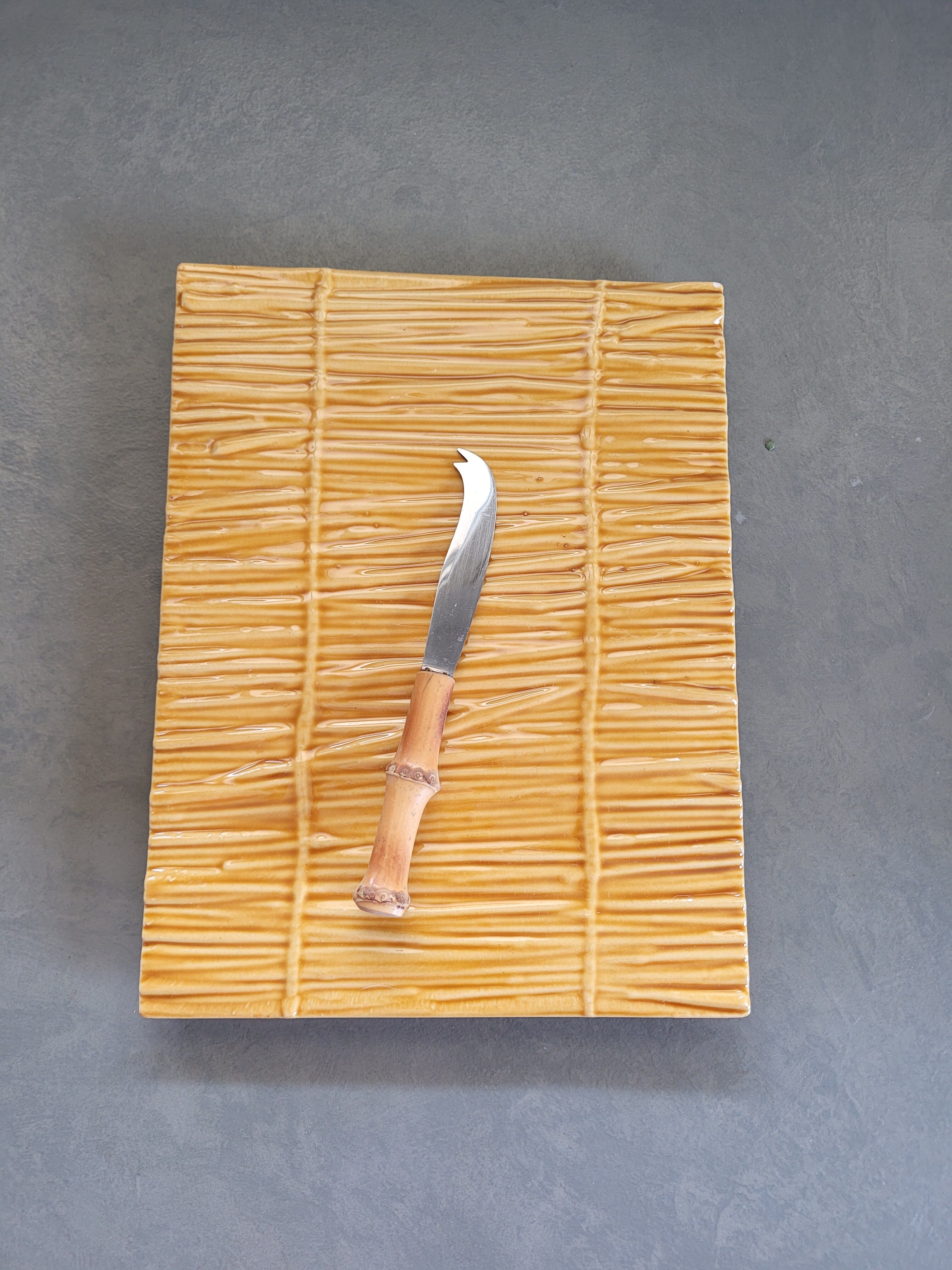 Cheese platter and its knife 1960