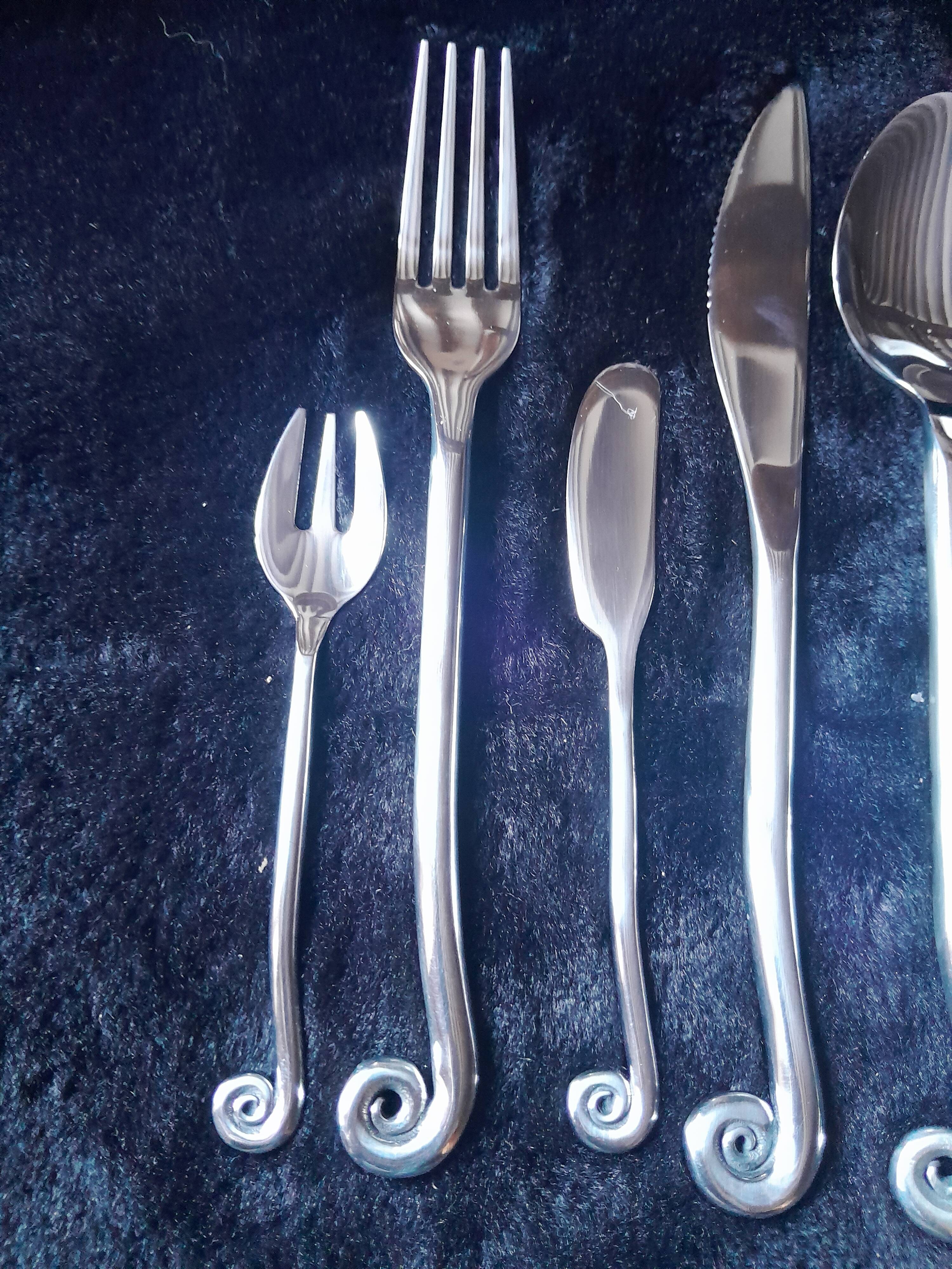 Spiral cutlery