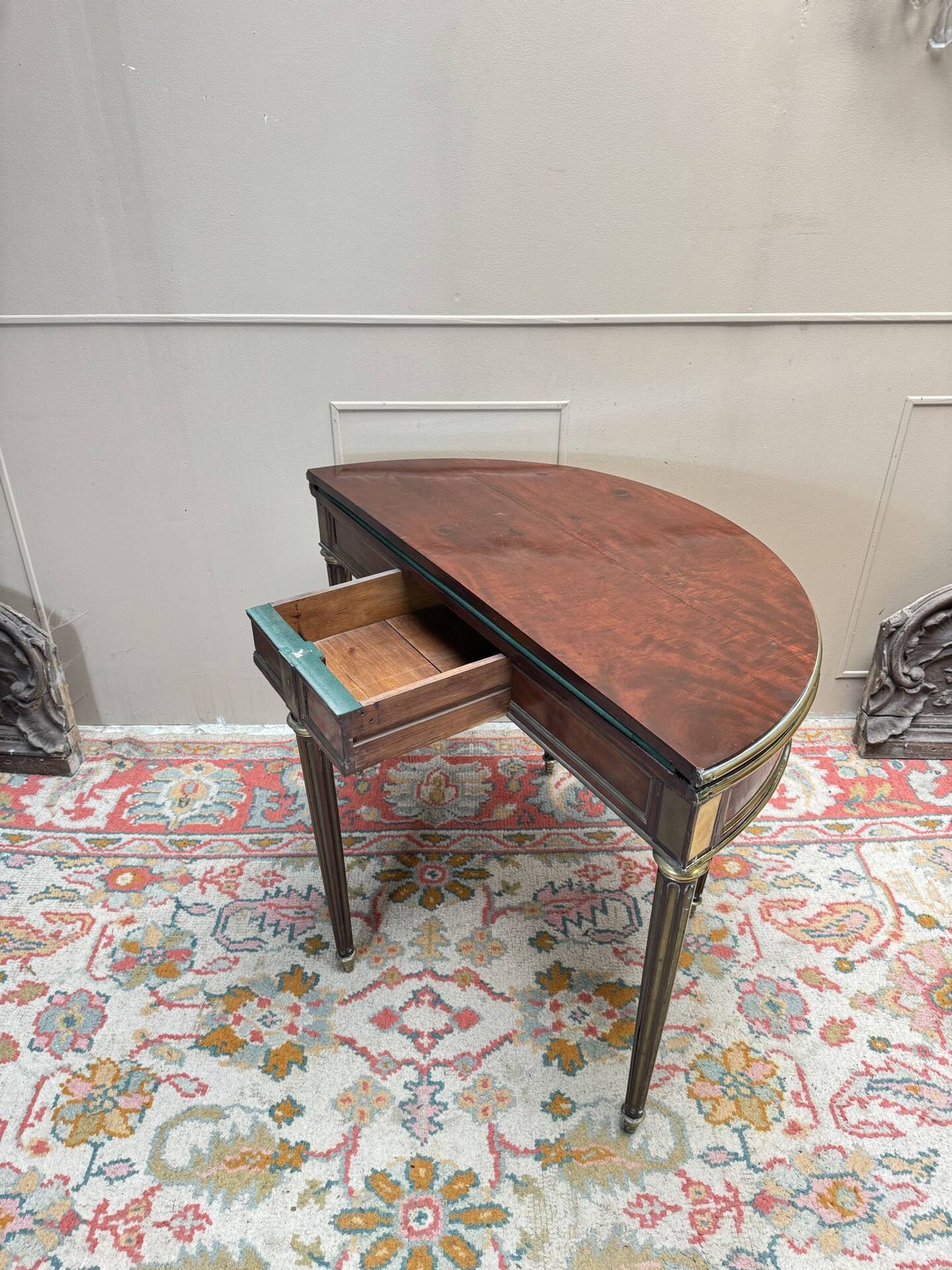 Half-moon table in mahogany from the Louis XVI period, 18th century.
