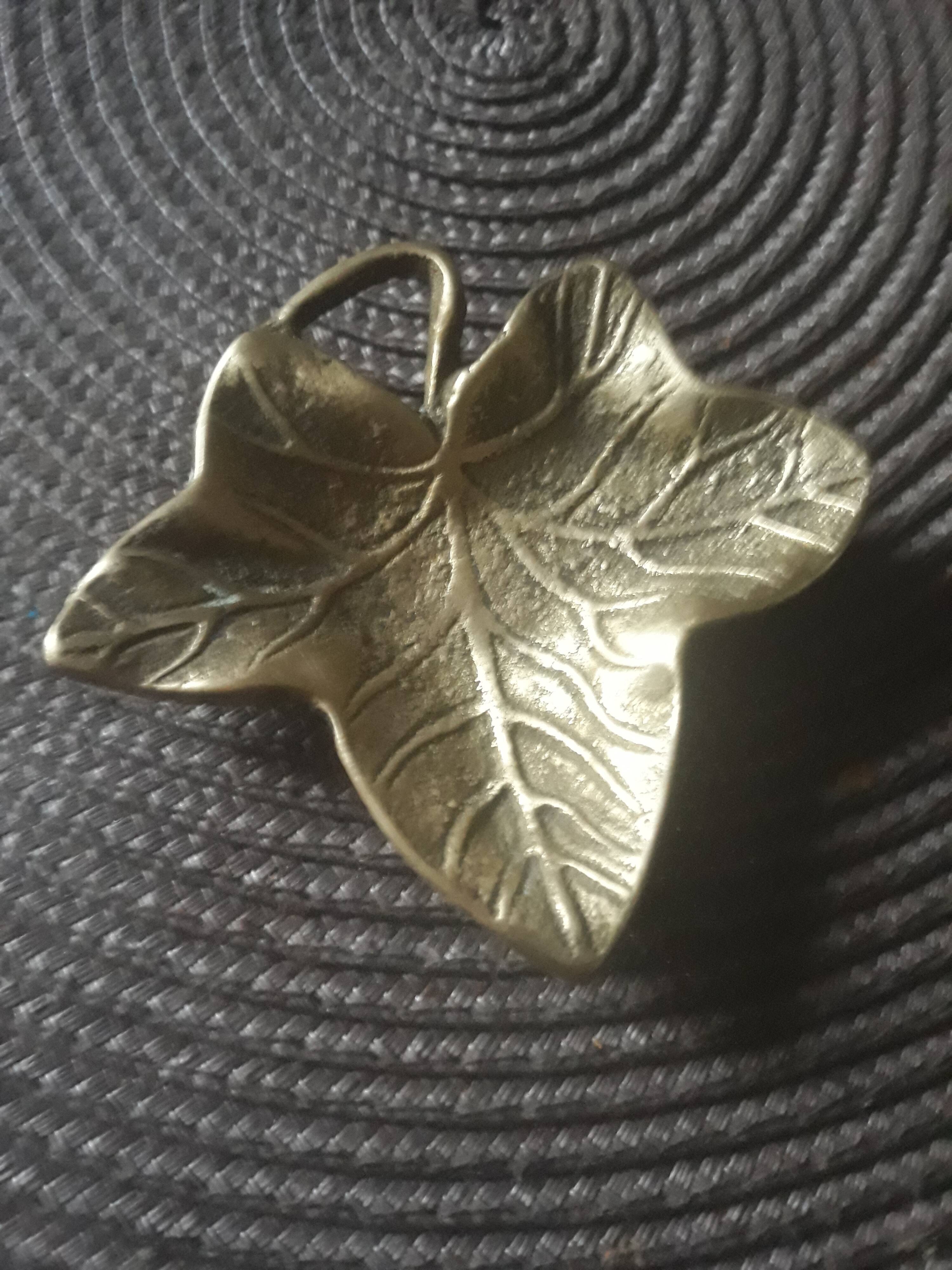 Empty ashtray pocket sheet in bronze