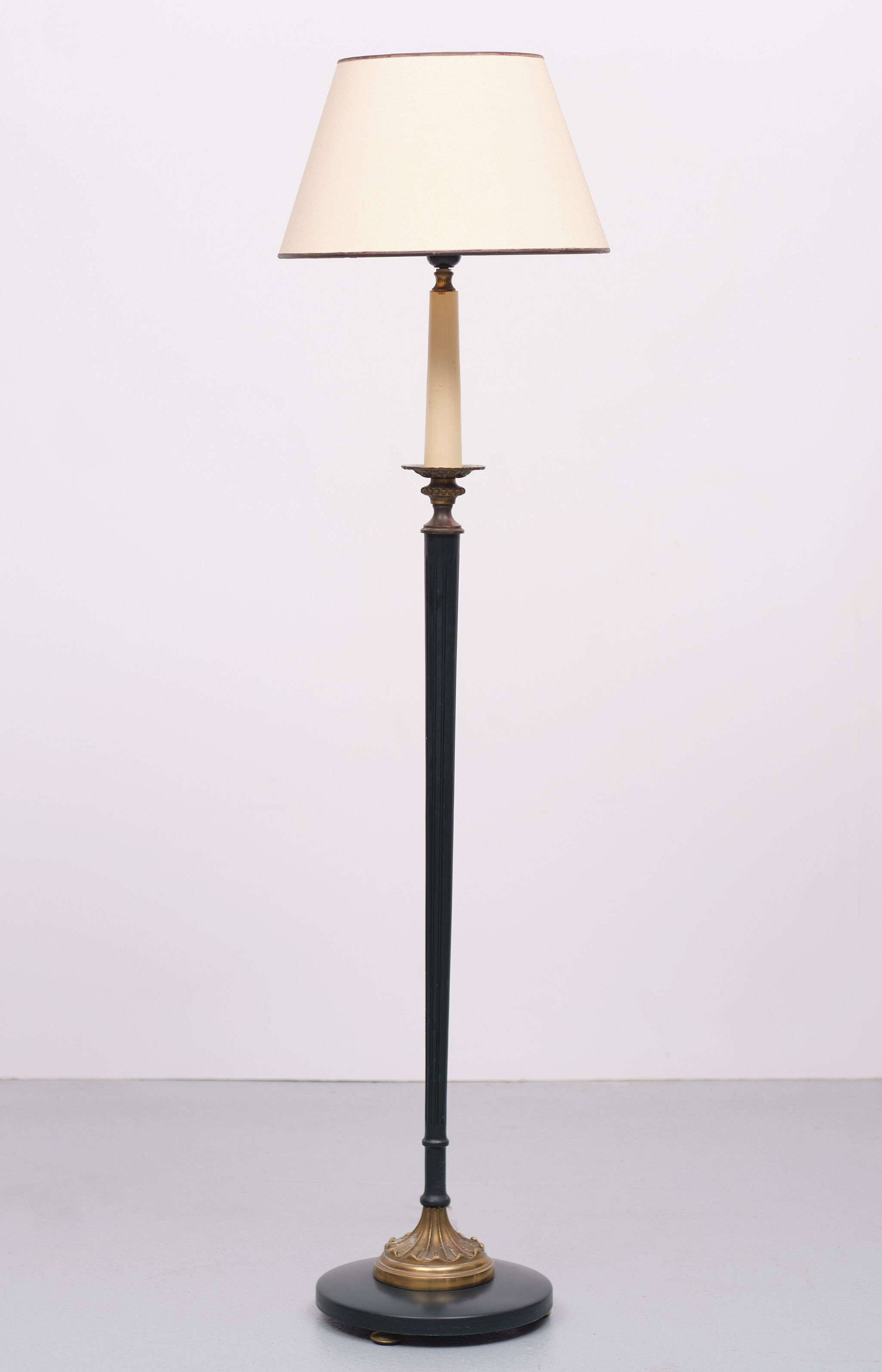 Small Classic Floorlamp, 1960s, France
