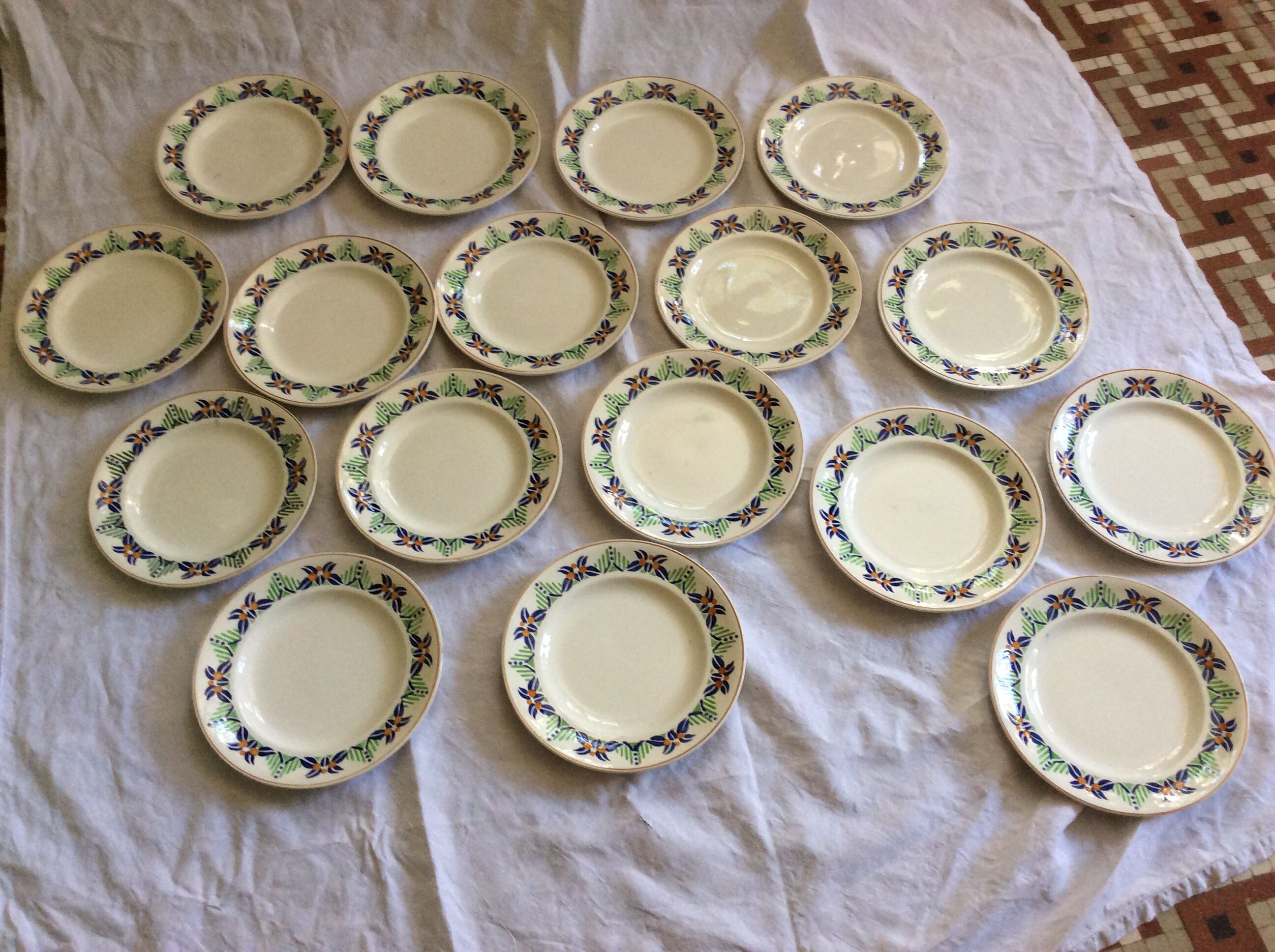 19 vintage plates