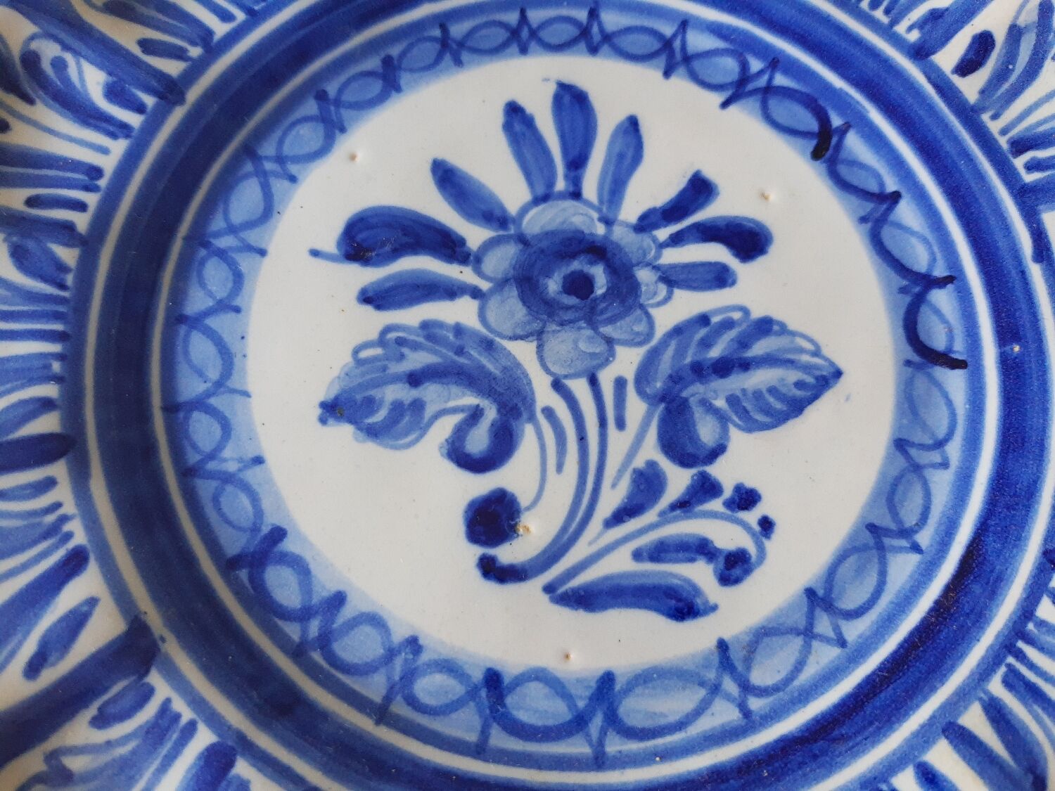 Numbered Spain blue decorative plate