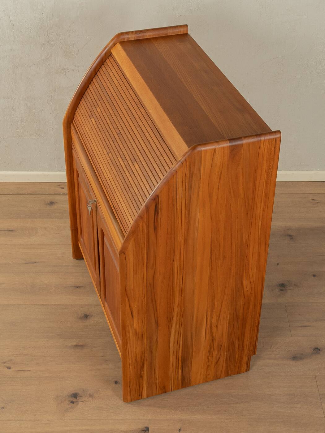 1980s Bureau, Ansager