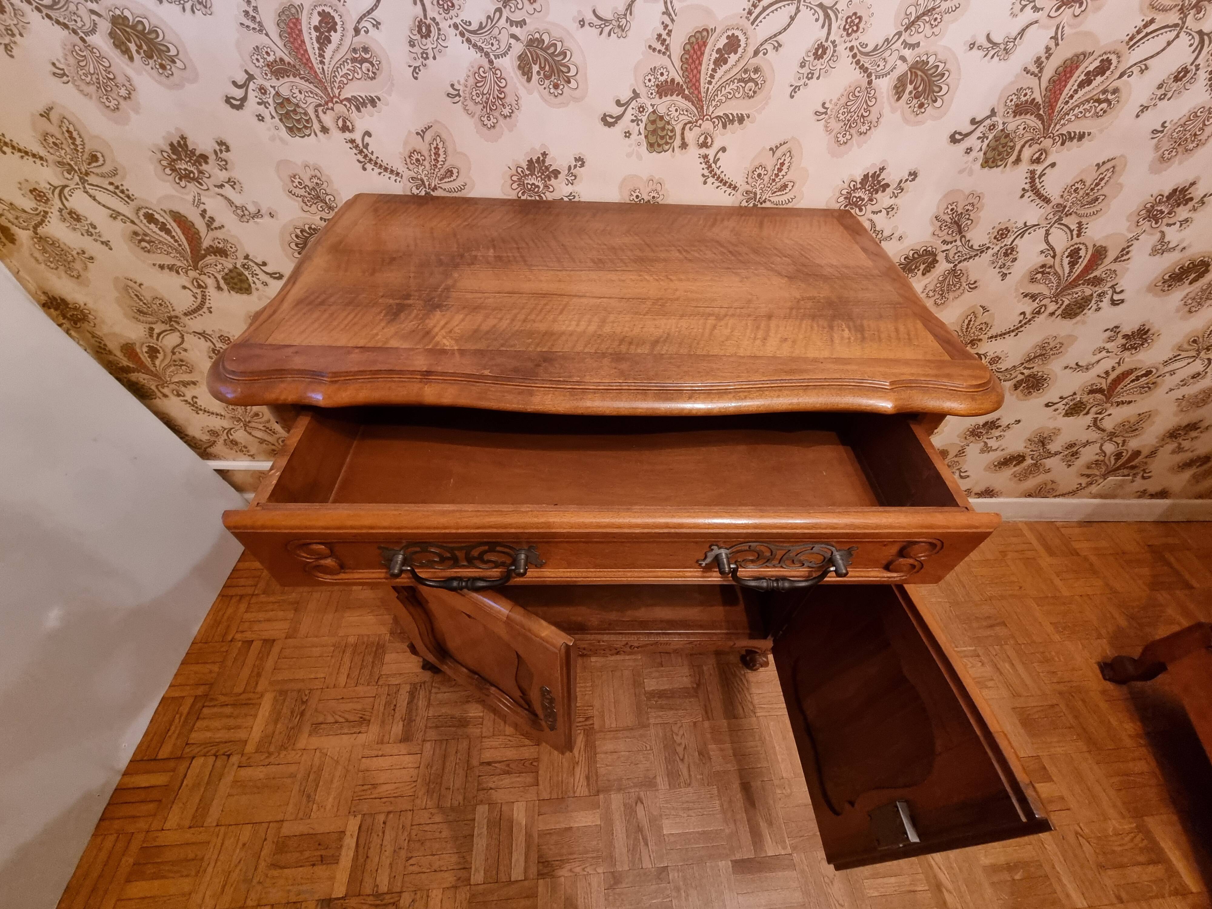 Small Provençal-style chest of drawers.