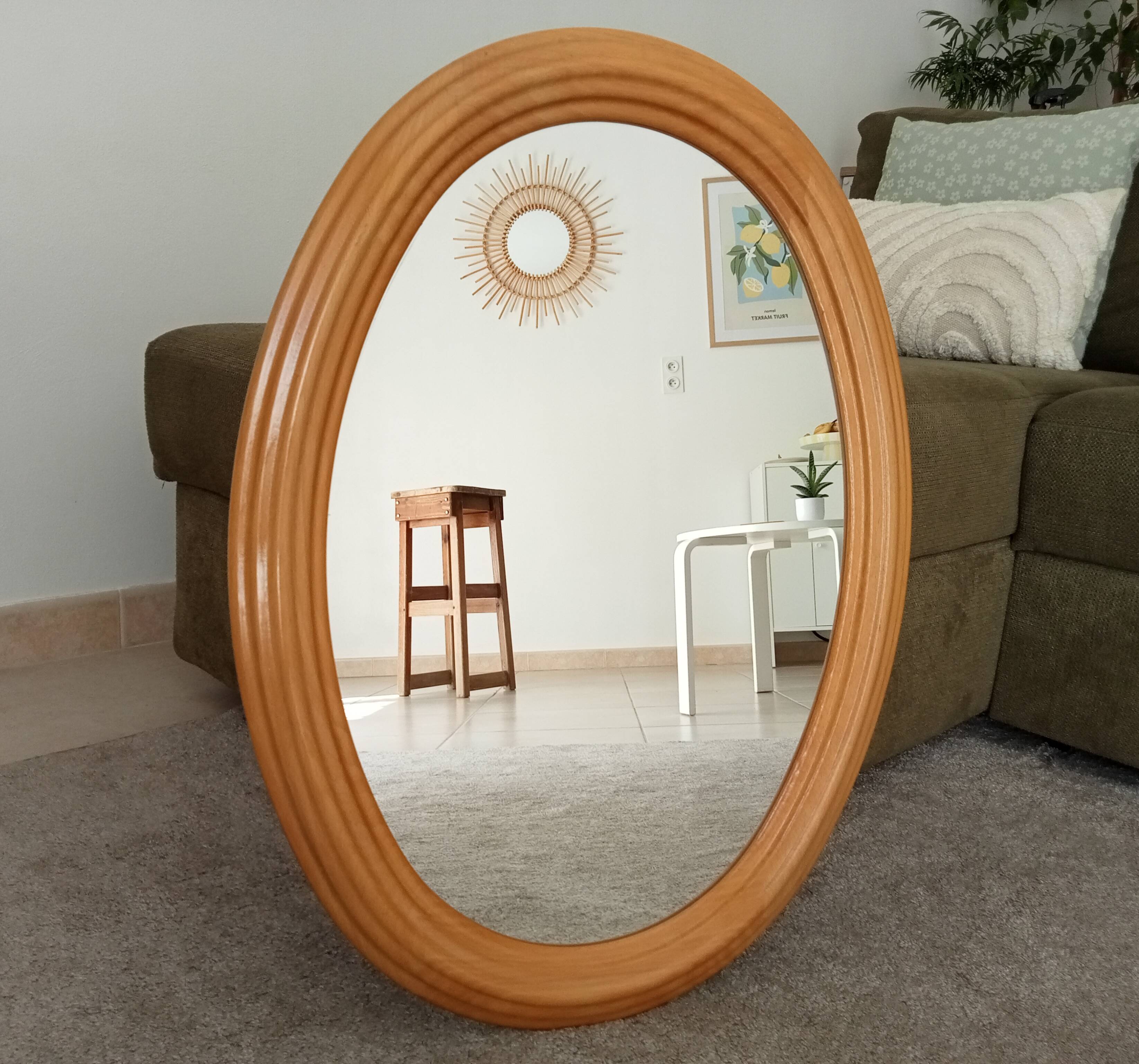 Vintage oval mirror in beech from the 70s/80s.