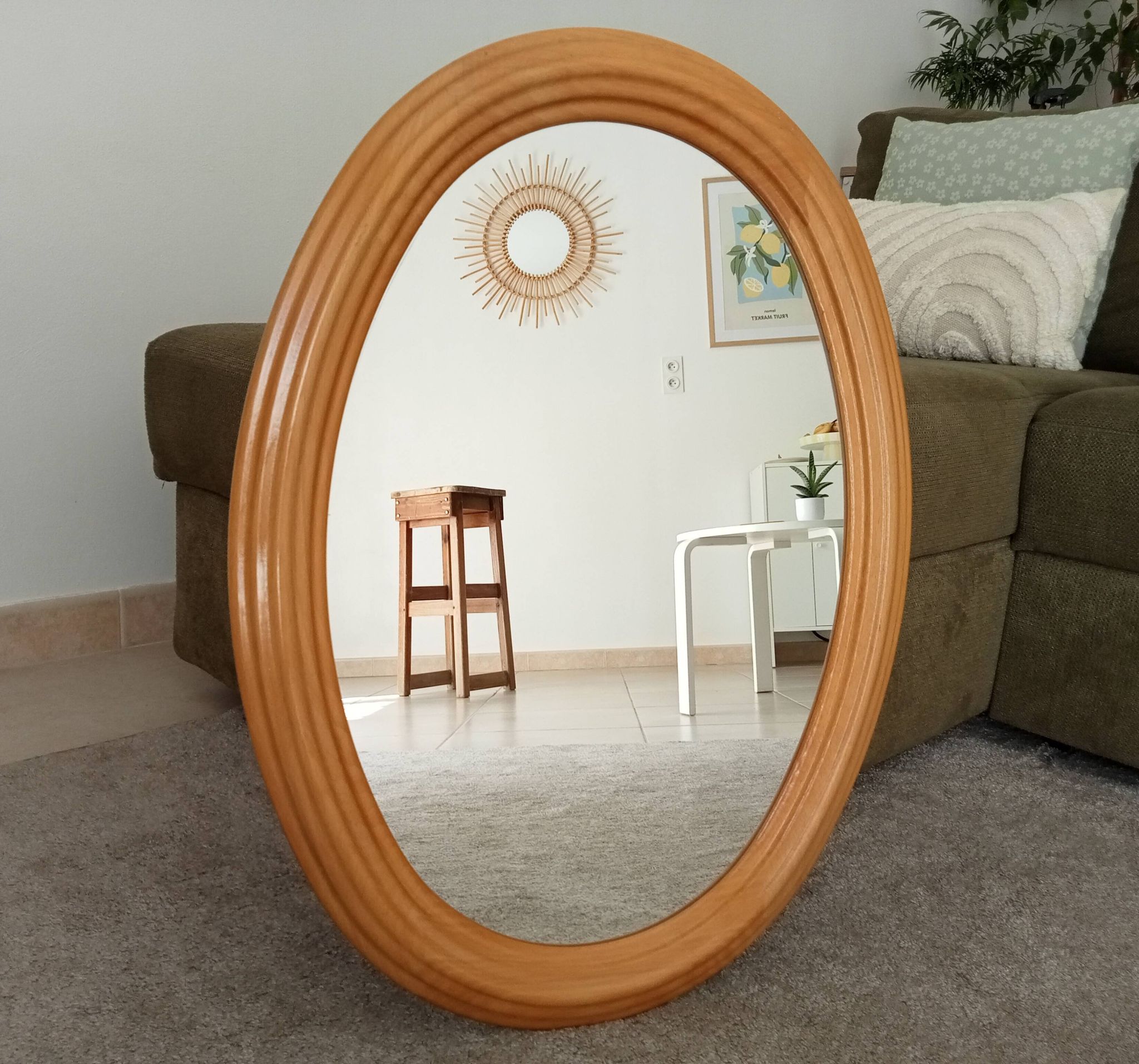 Vintage oval mirror in beech from the 70s/80s.