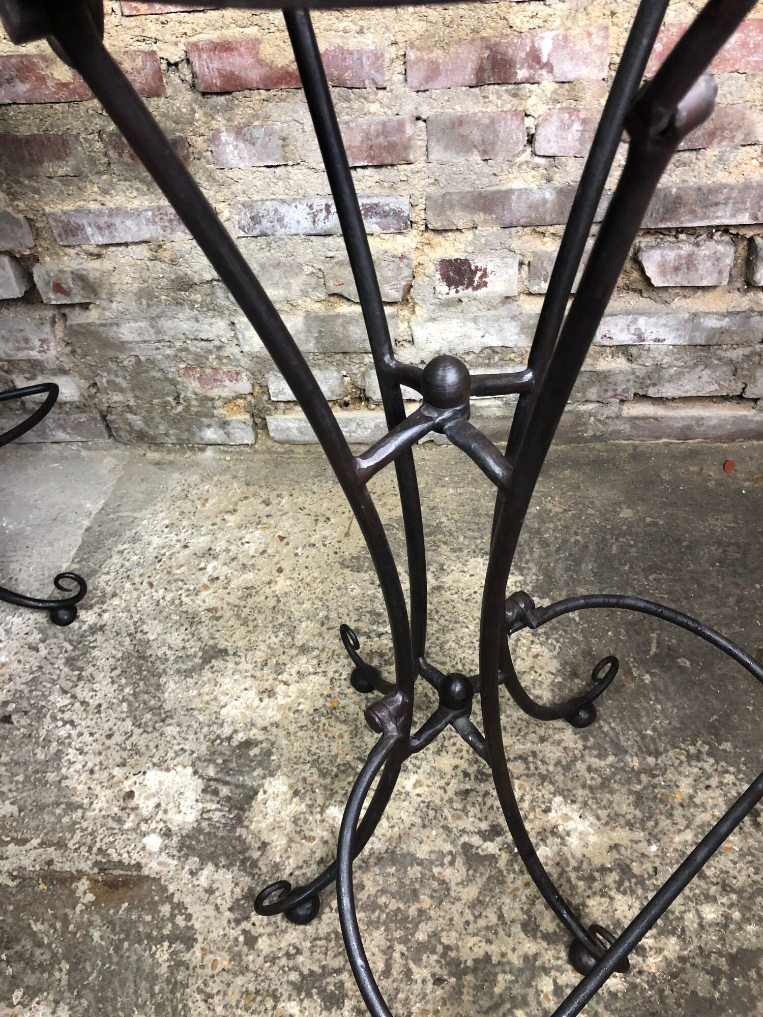 Bar chairs/stool (4) made of wood and wrought iron canned seats