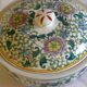 Soup tureen / dish with lid in Chinese porcelain, floral decorations.