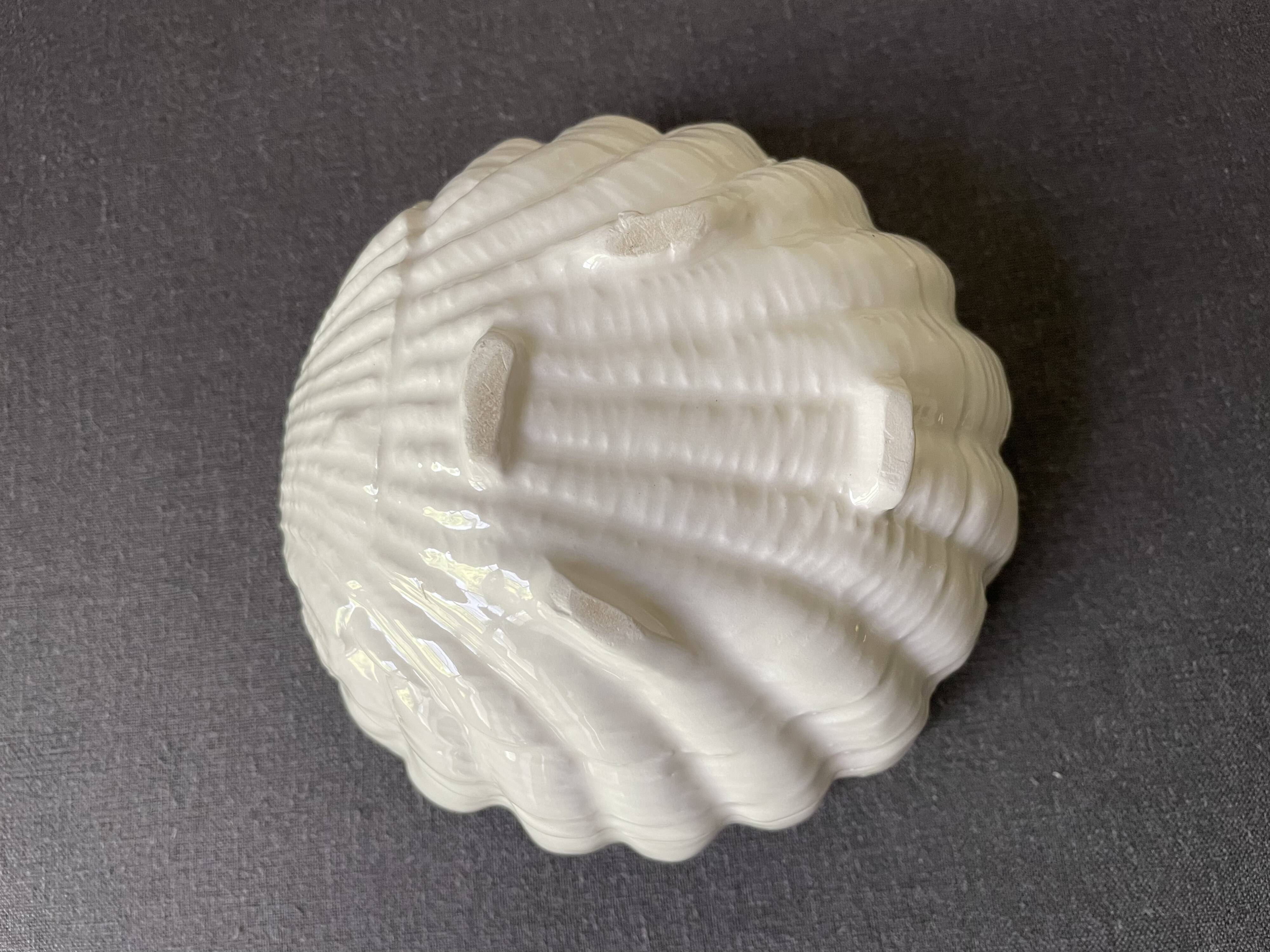 Ceramic shell emptier