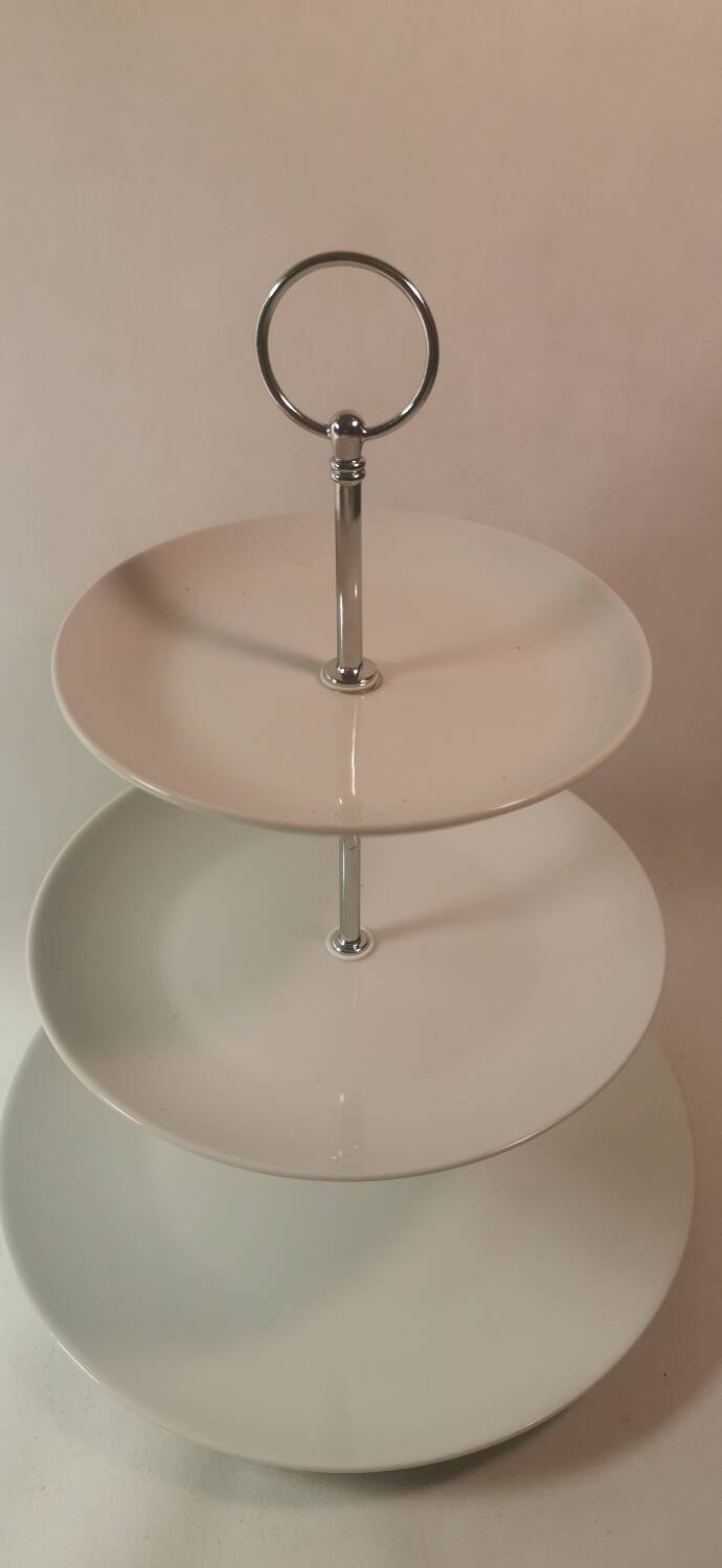 Mute Servant / 3 Tier Cake Display