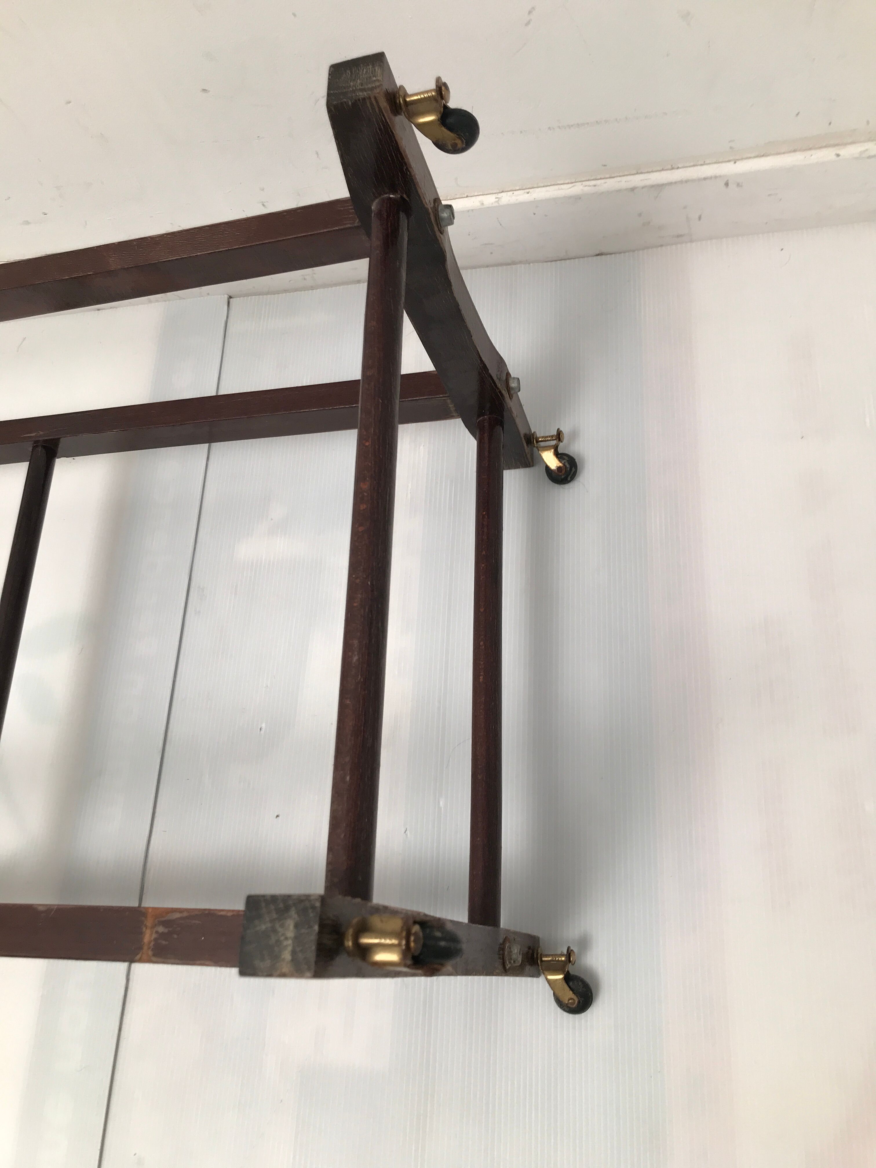 Double porticoed valet 60-70s