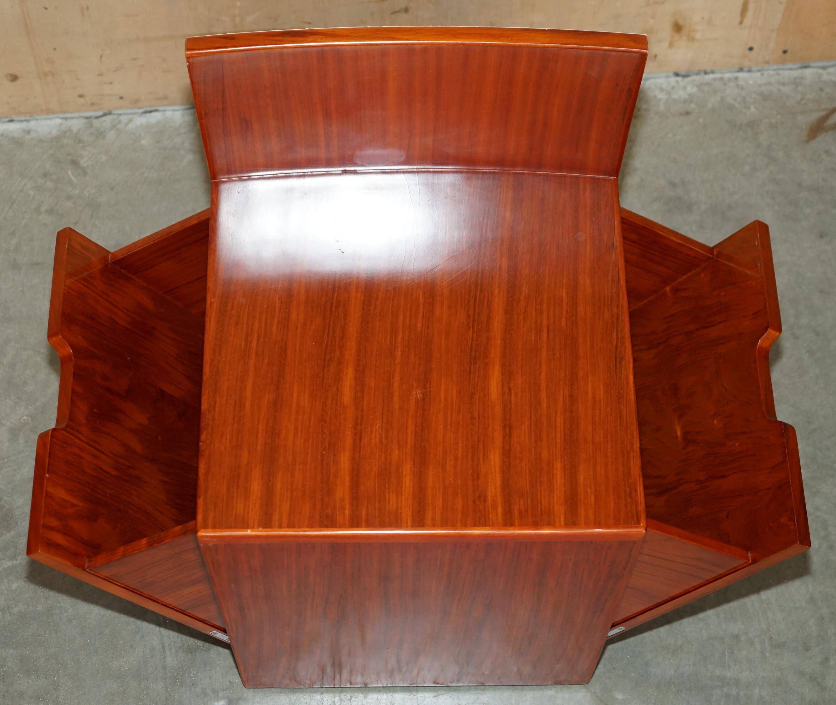STARBAY LIVING THE LEGEND La Desirade Folding Hairdresser in leather and mahogany