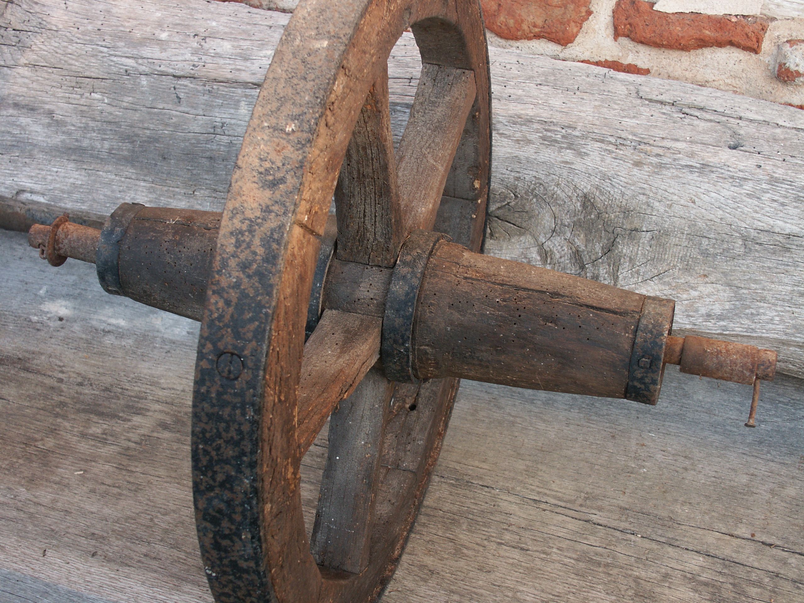 Roue de brouette ancienne
