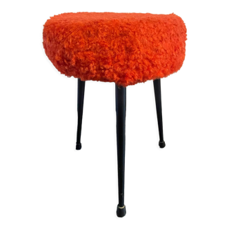 tabouret 3 pieds en fourrure rouge