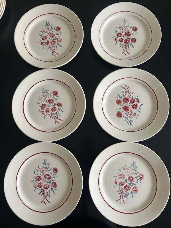 Service de 13 assiettes et un plat Badonviller