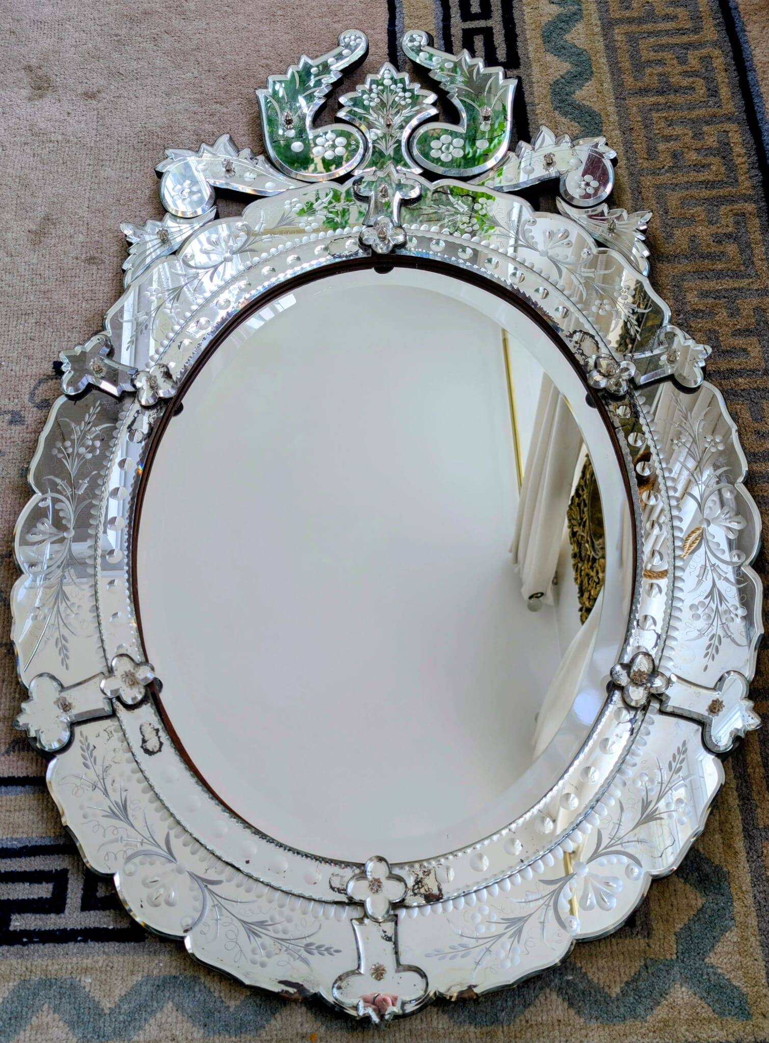 Grand venetian mirror from 1890 in excellent condition