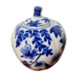 Porcelain pot