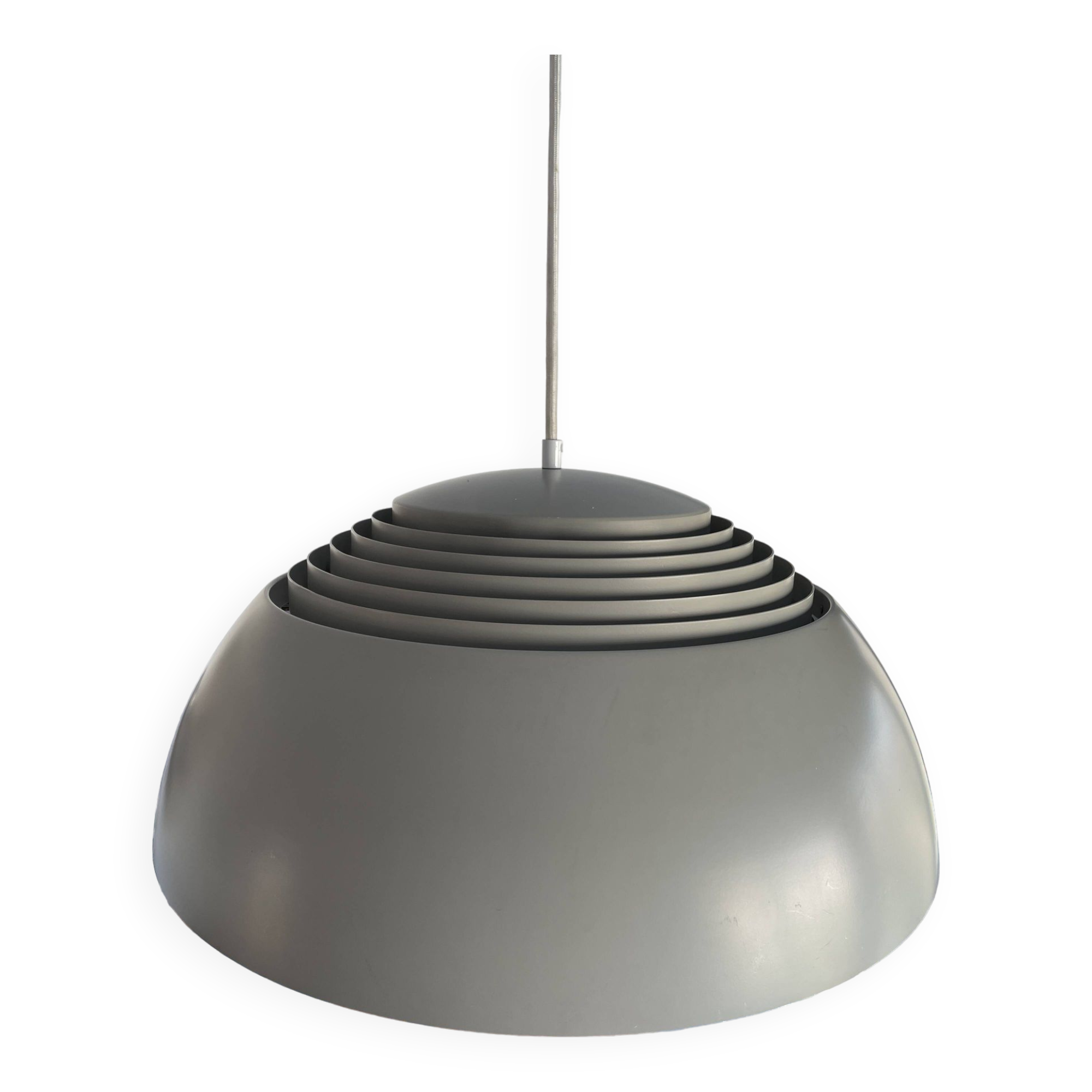 Suspension AJ Royal d'Arne Jacobsen par Louis Poulsen