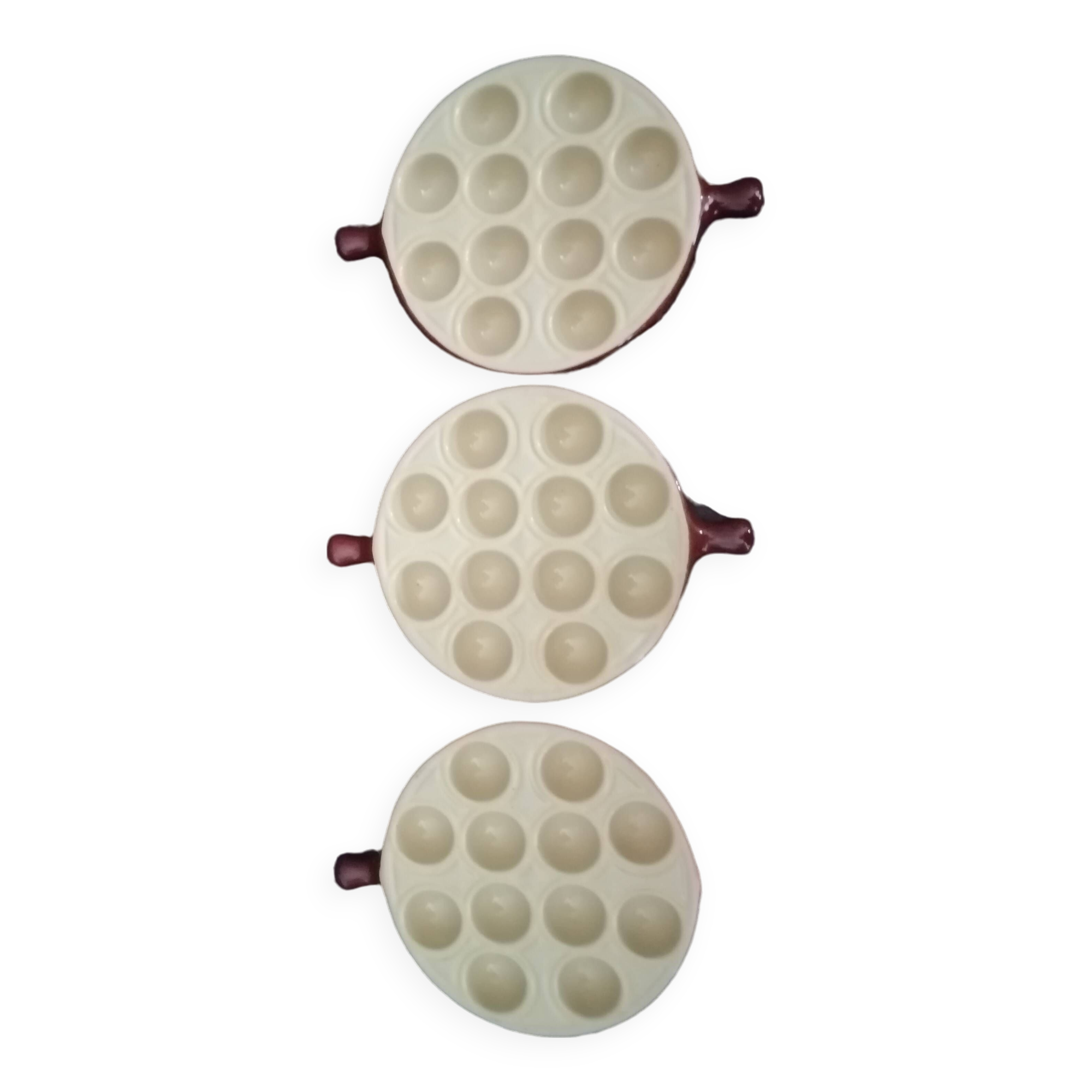 Set of three ceramic snail dishes