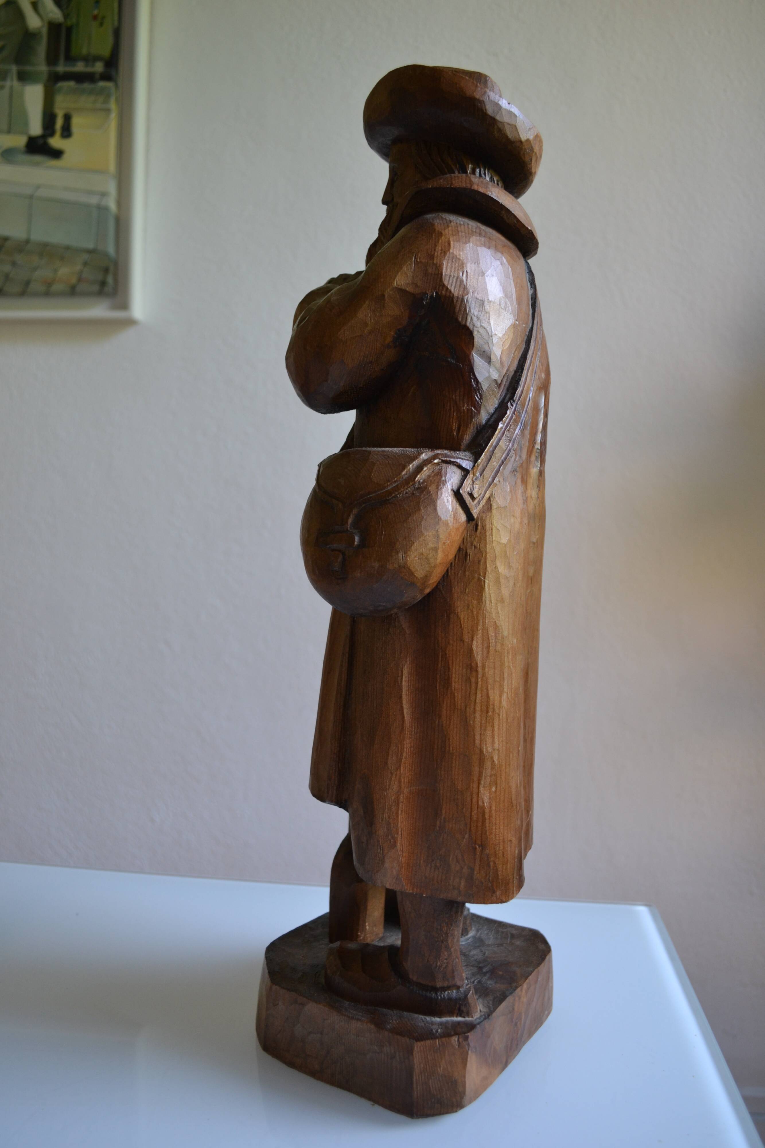 Large wooden sculpture of a man with his grain shovel 52 cm