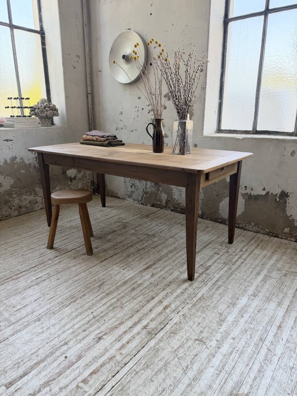 Table de ferme noyer pieds fuseaux 1950