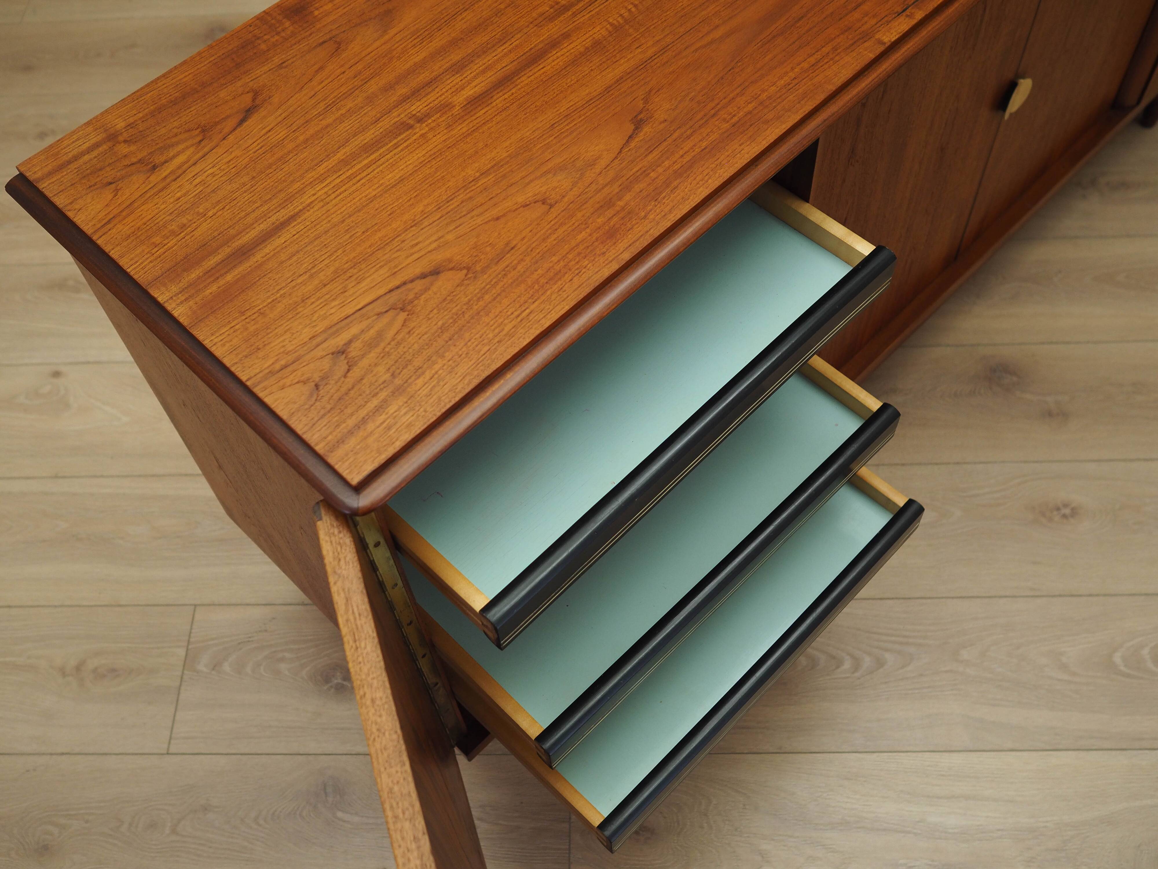 Buffet en teck, design danois, années 1970, fabriqué au Danemark