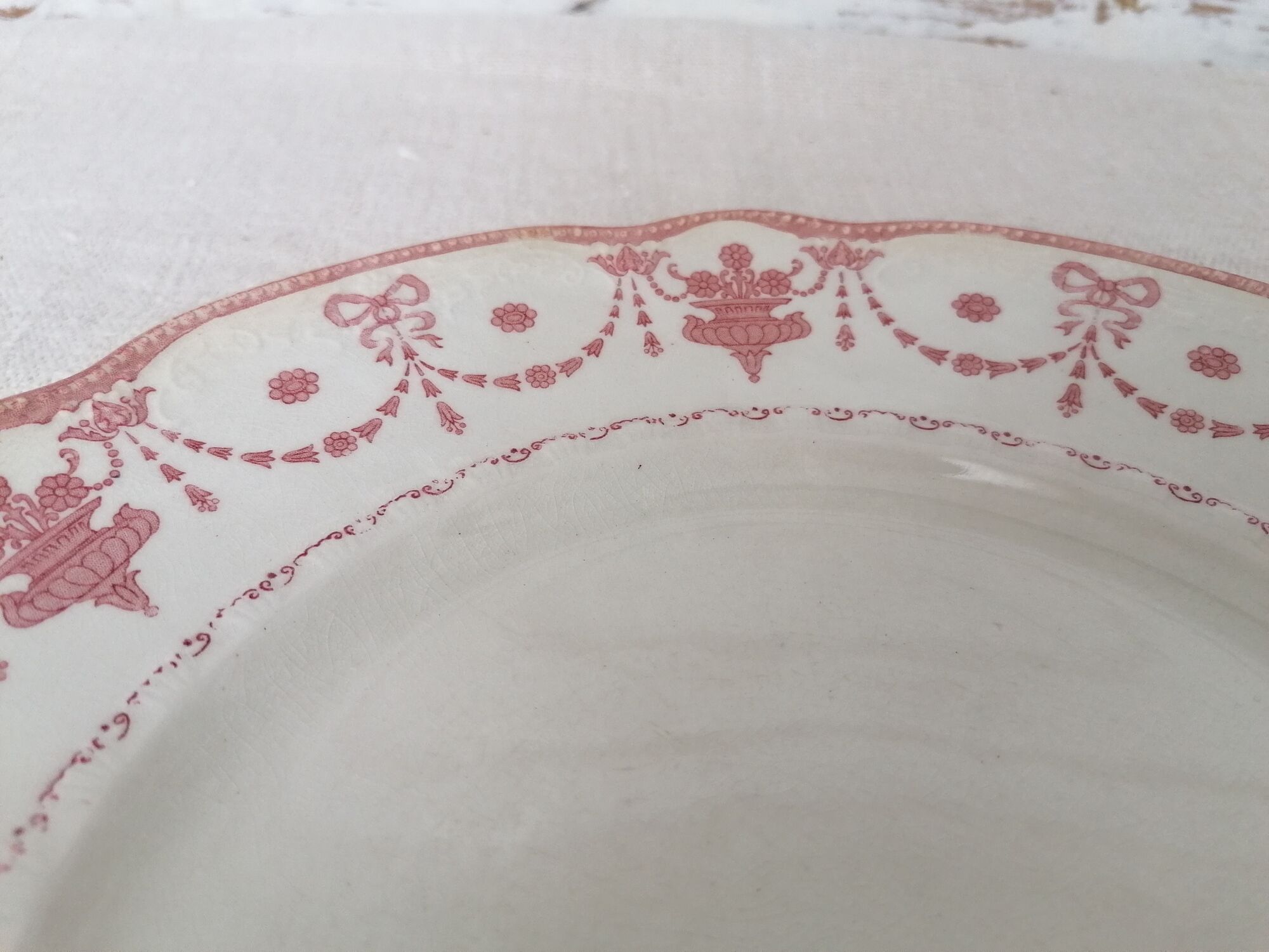 Lot of 7 flat plates in English earthenware ROYAL DOULTON model "Marquise"