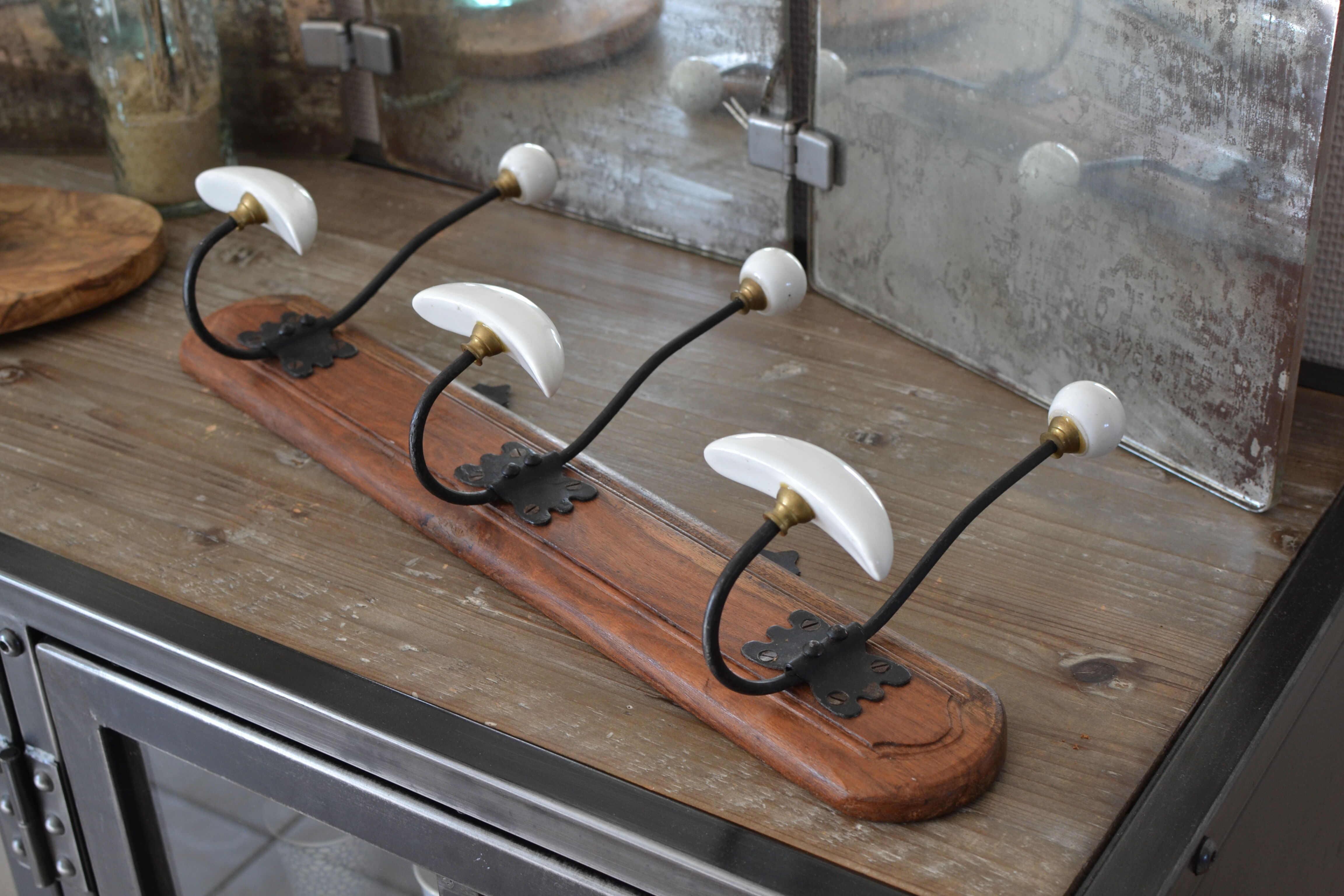 Vintage hook with 3 solid wood hooks