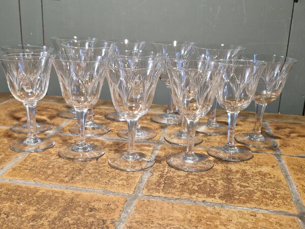 14 Verres anciens Cristal gravé 9 Vin - 5 Eau  + 2 Kdo