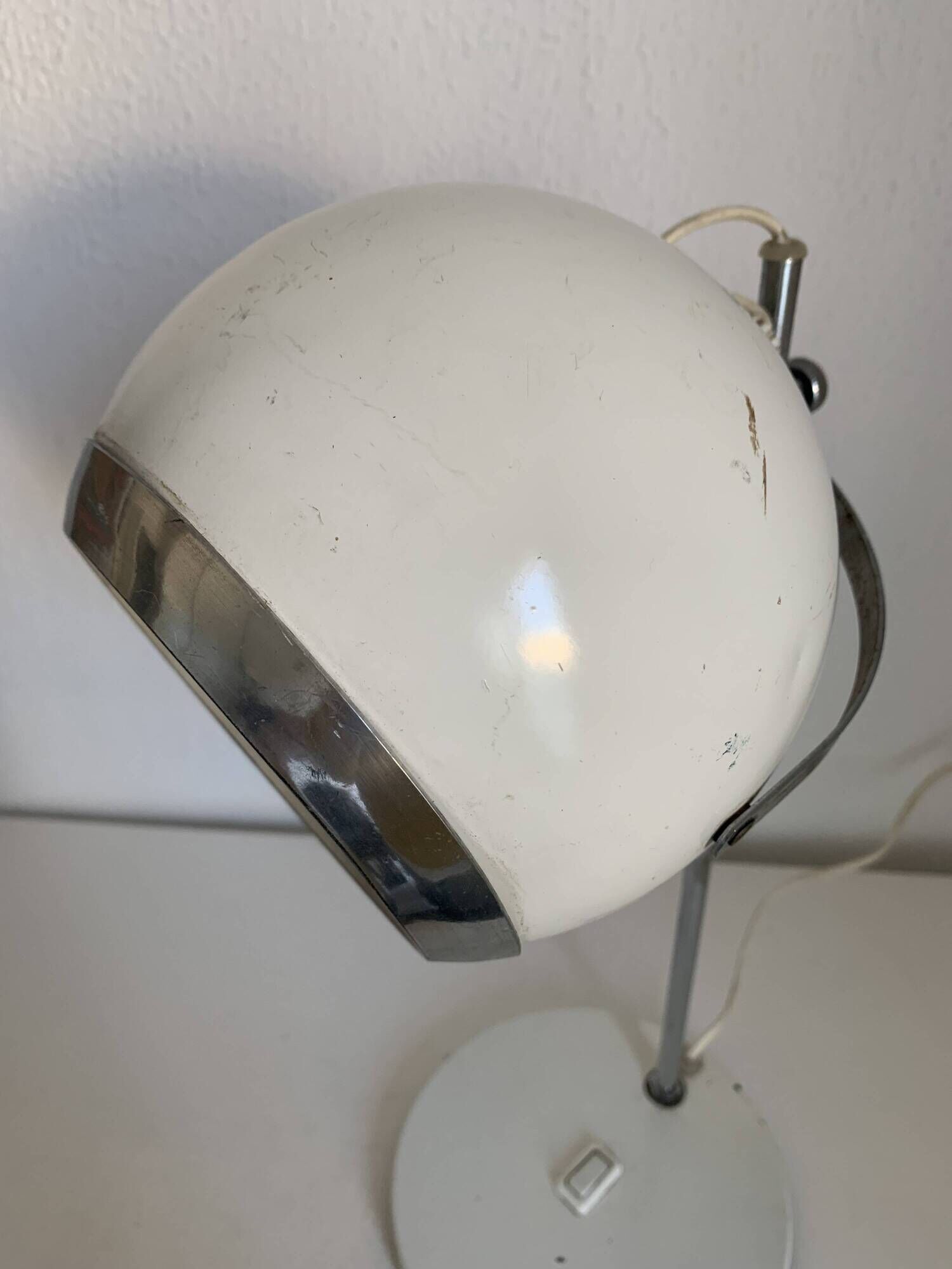 Large vintage 1960s white eyeball mid-century desk lamp - 44 cm