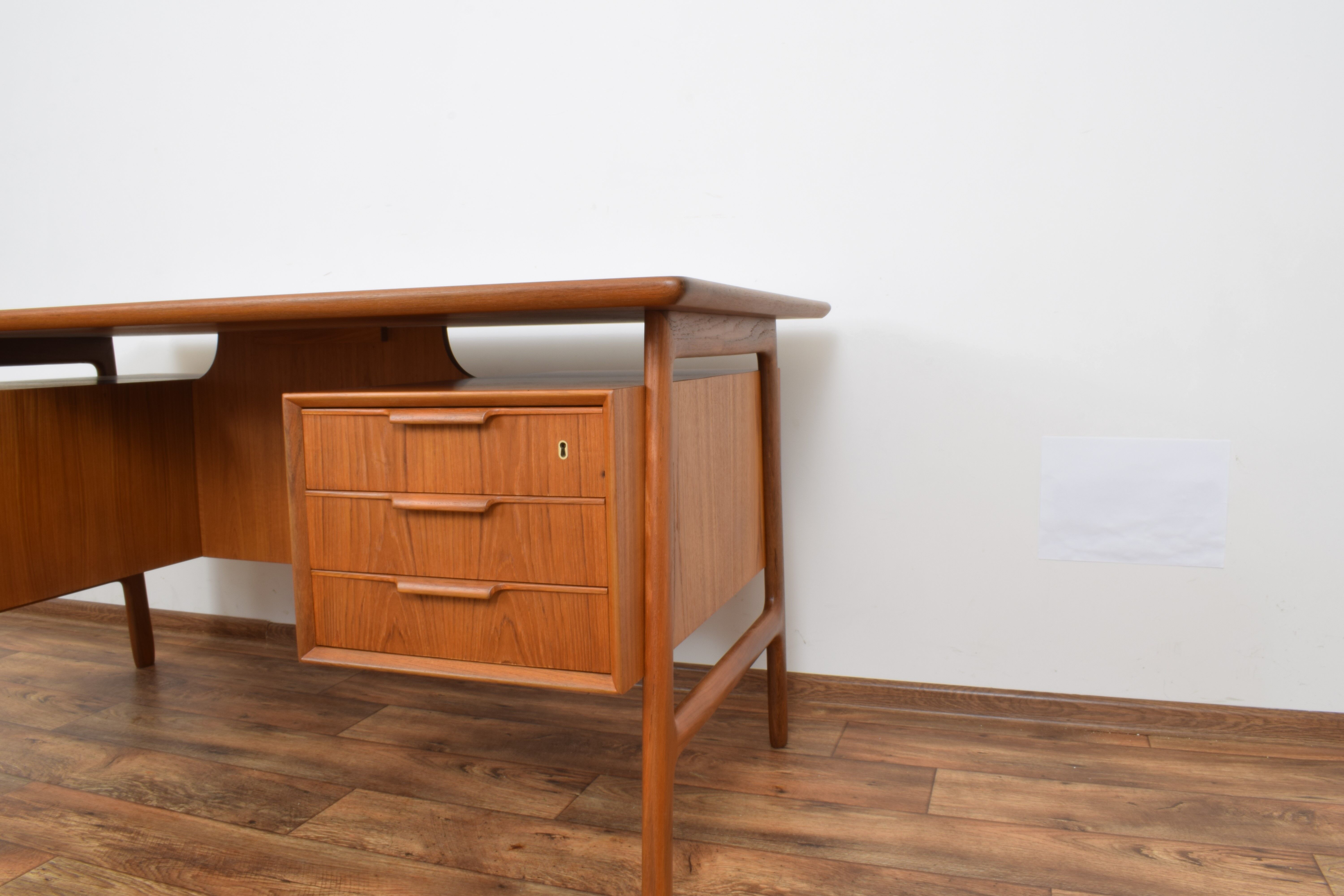 Mid-century danish teak desk model 75 form Omann Jun, 1950s