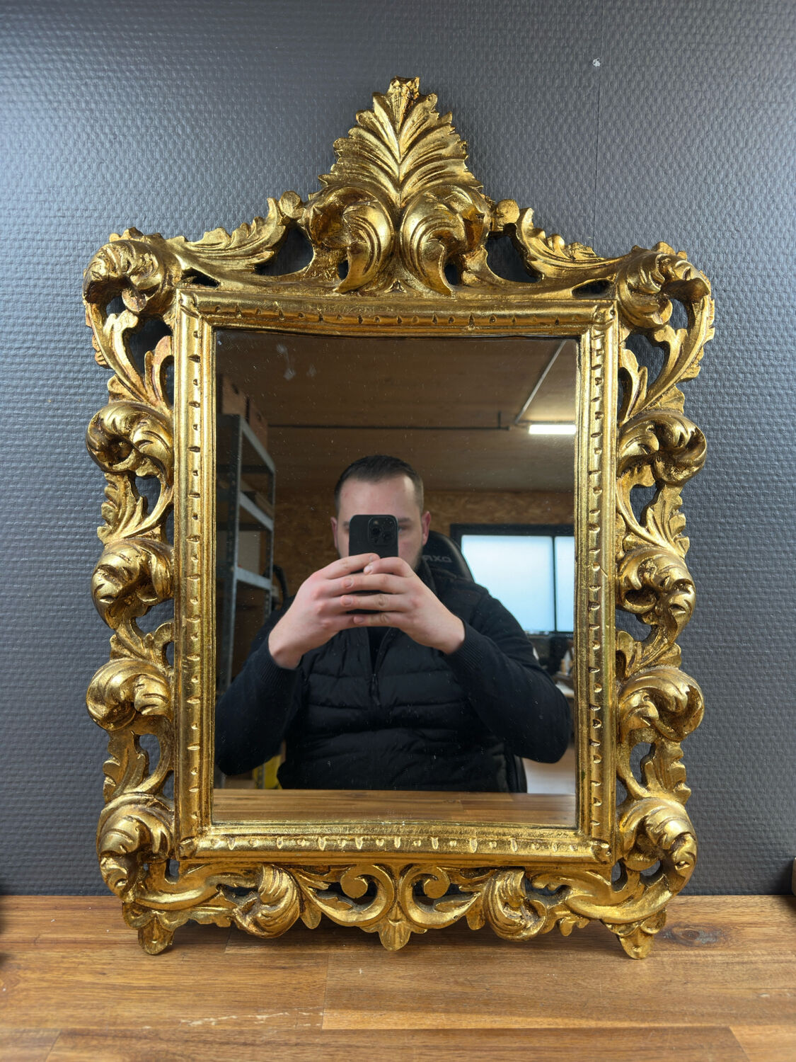 Antique Louis XV style mirror in gilded carved wood.