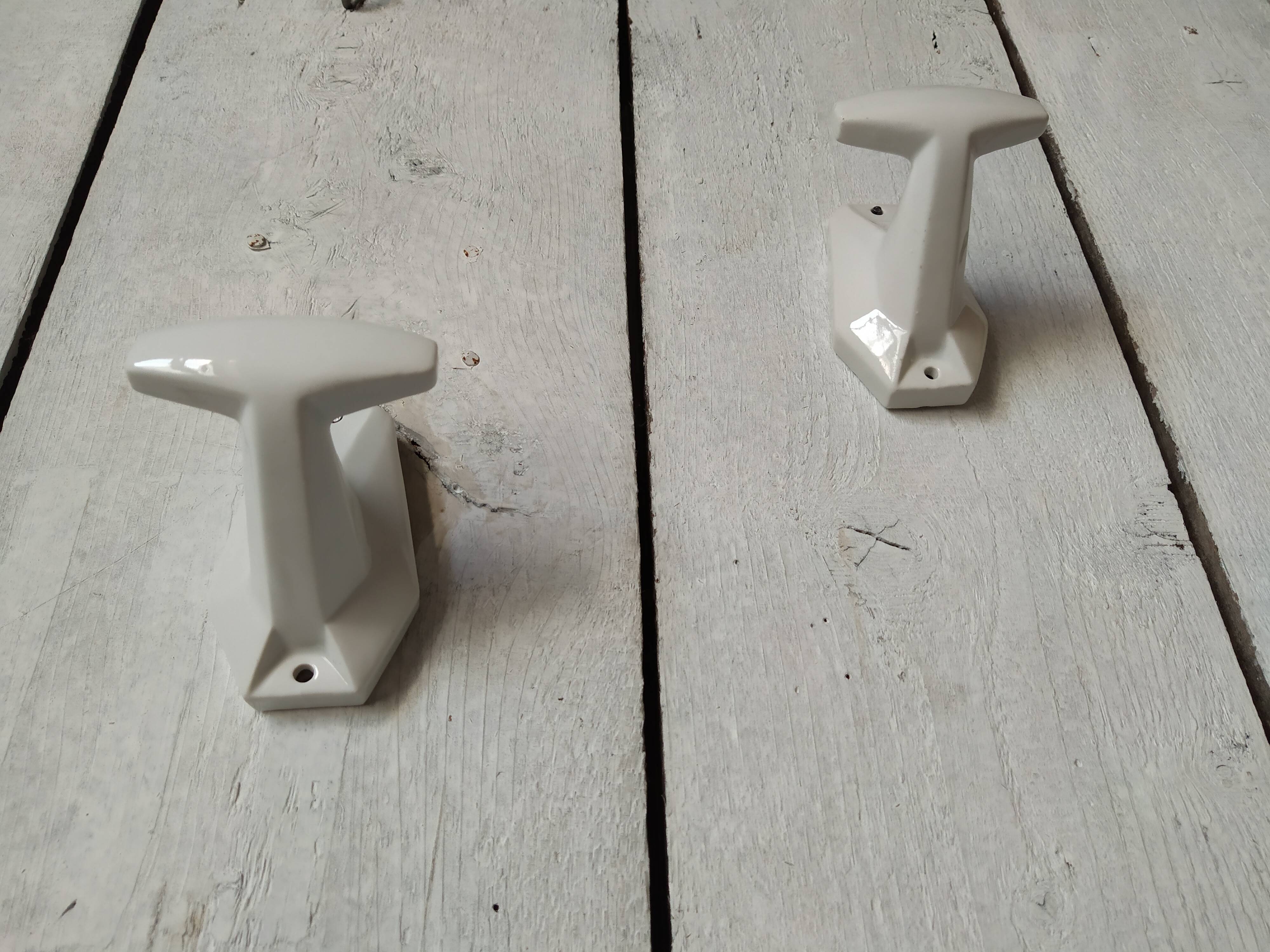 Patères en porcelaine