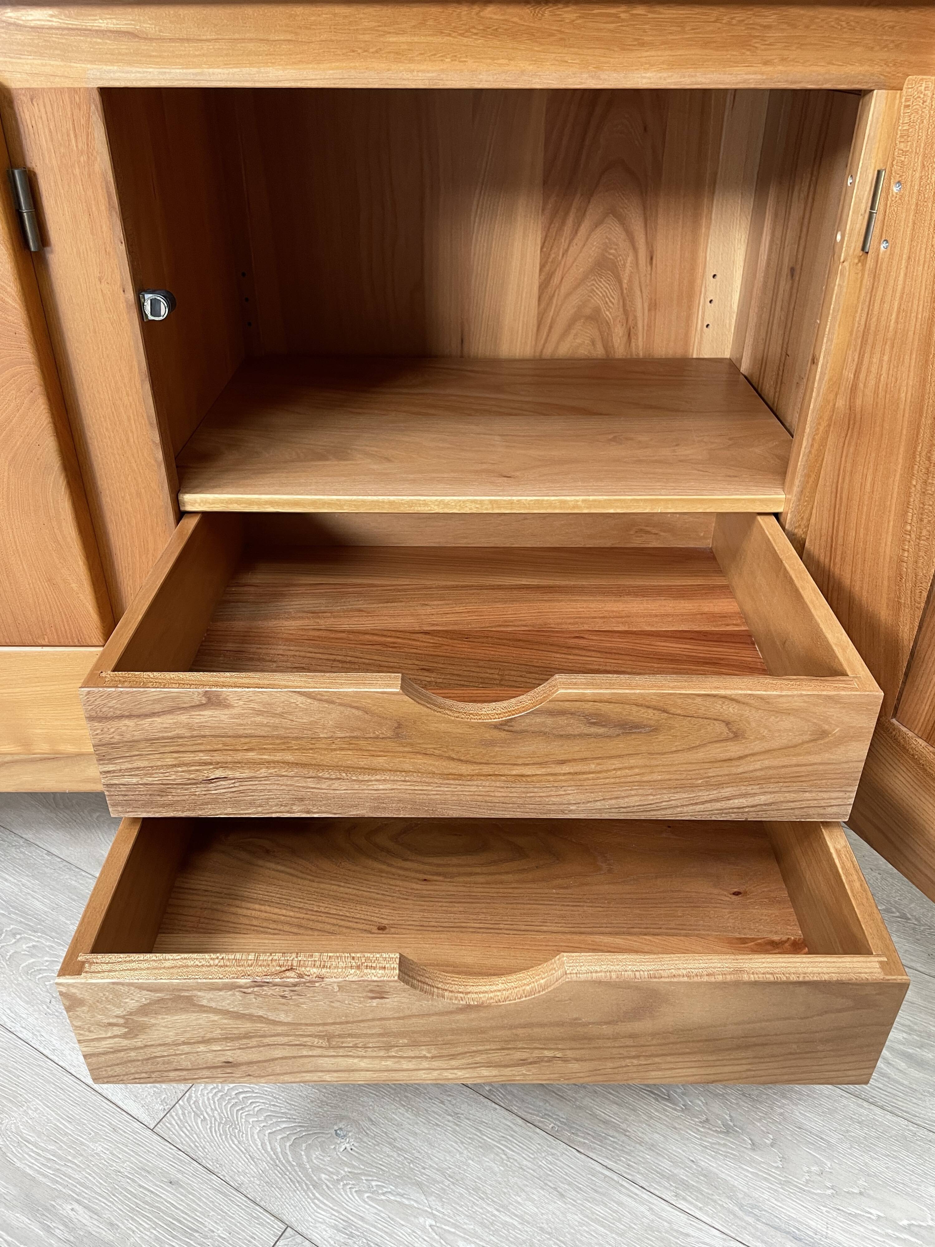 Enfilade en elme massif, REGAIN edition, circa 1980.