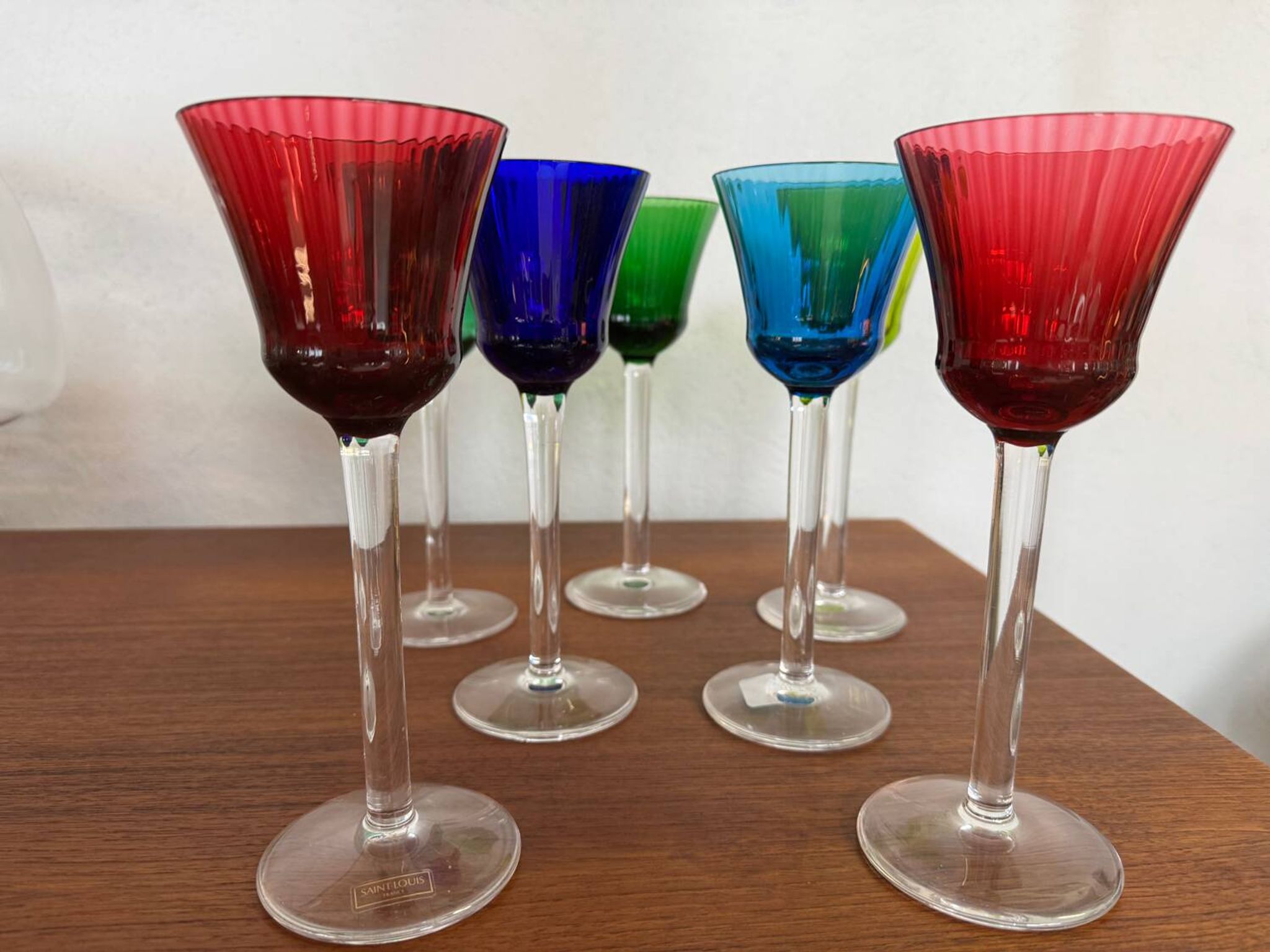 Verres à vin colorés en cristal Saint Louis
