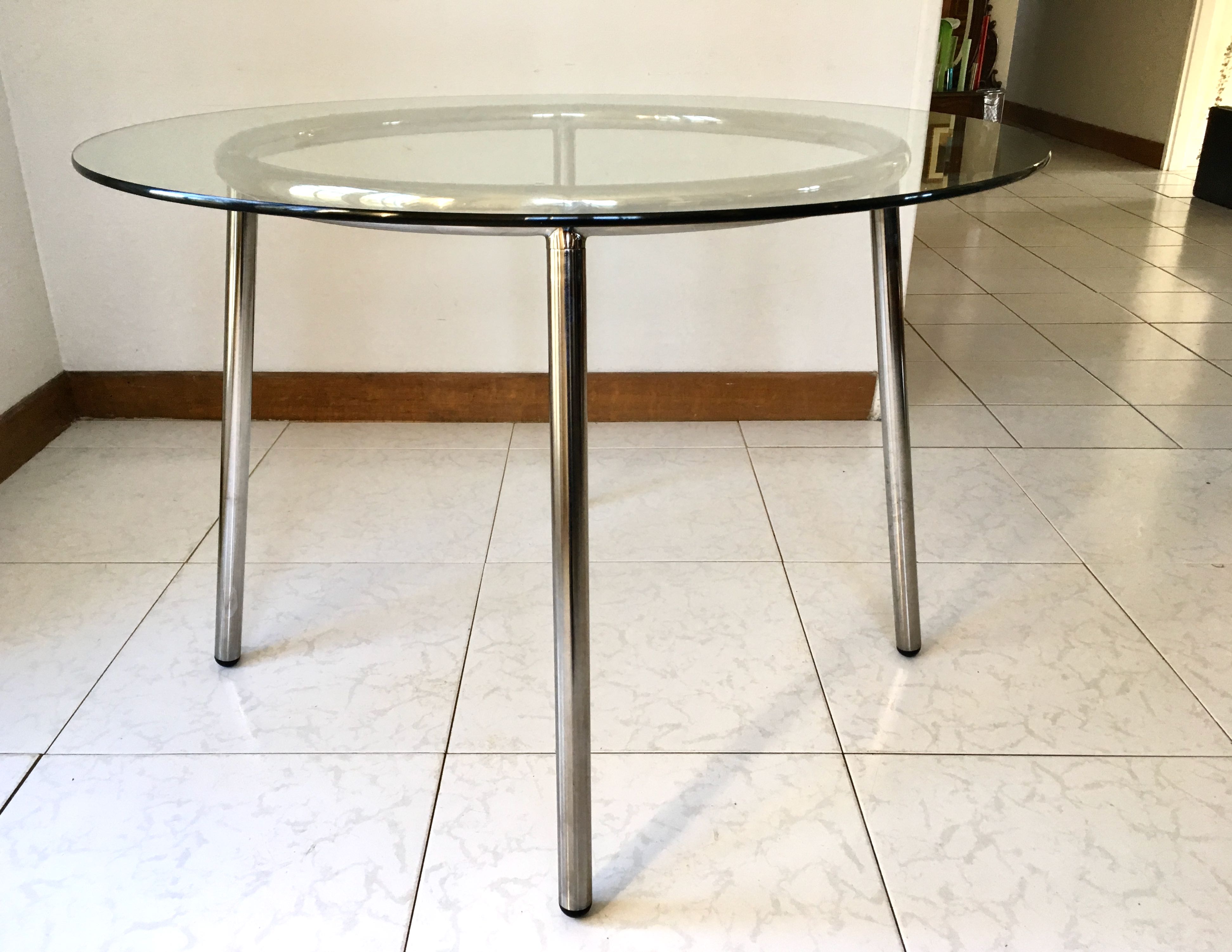 Table ronde design 1970 en verre et métal