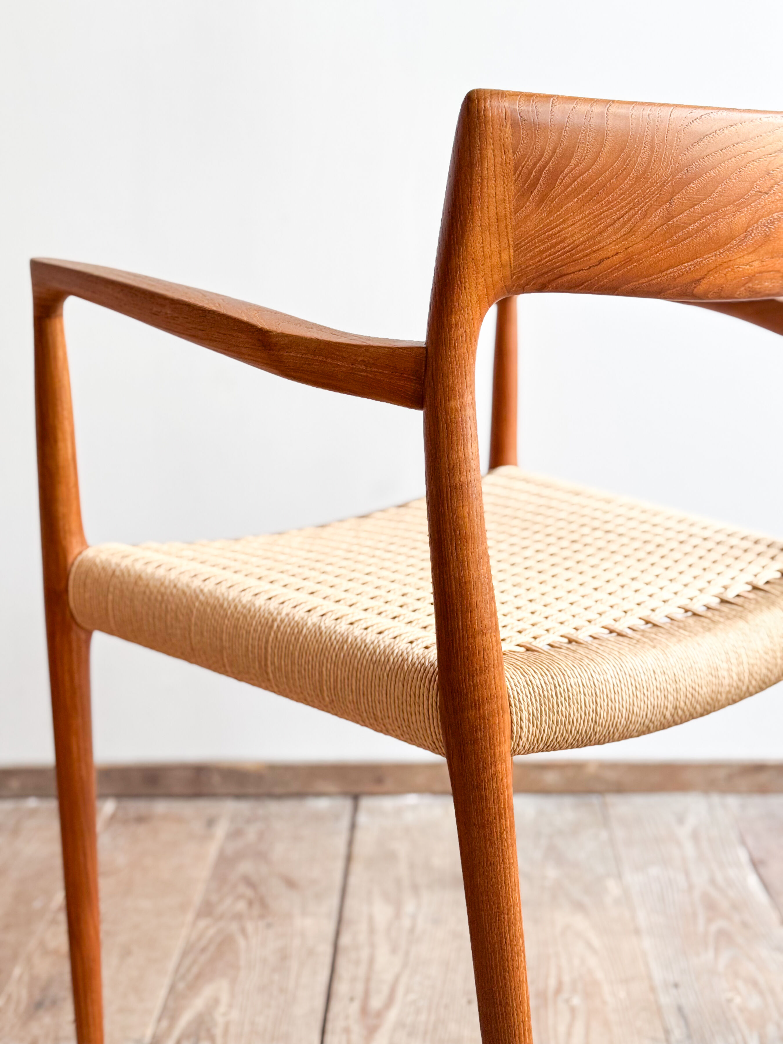 Paire de chaises de salle à manger modèle 57 par Niels O. Møller en teck