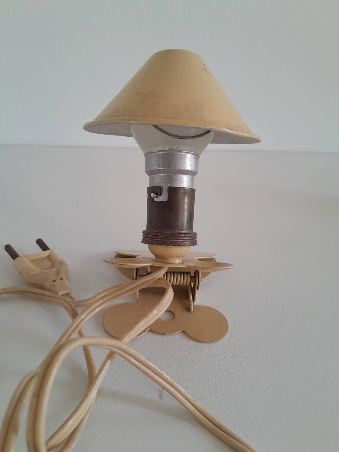 Small clip lamp